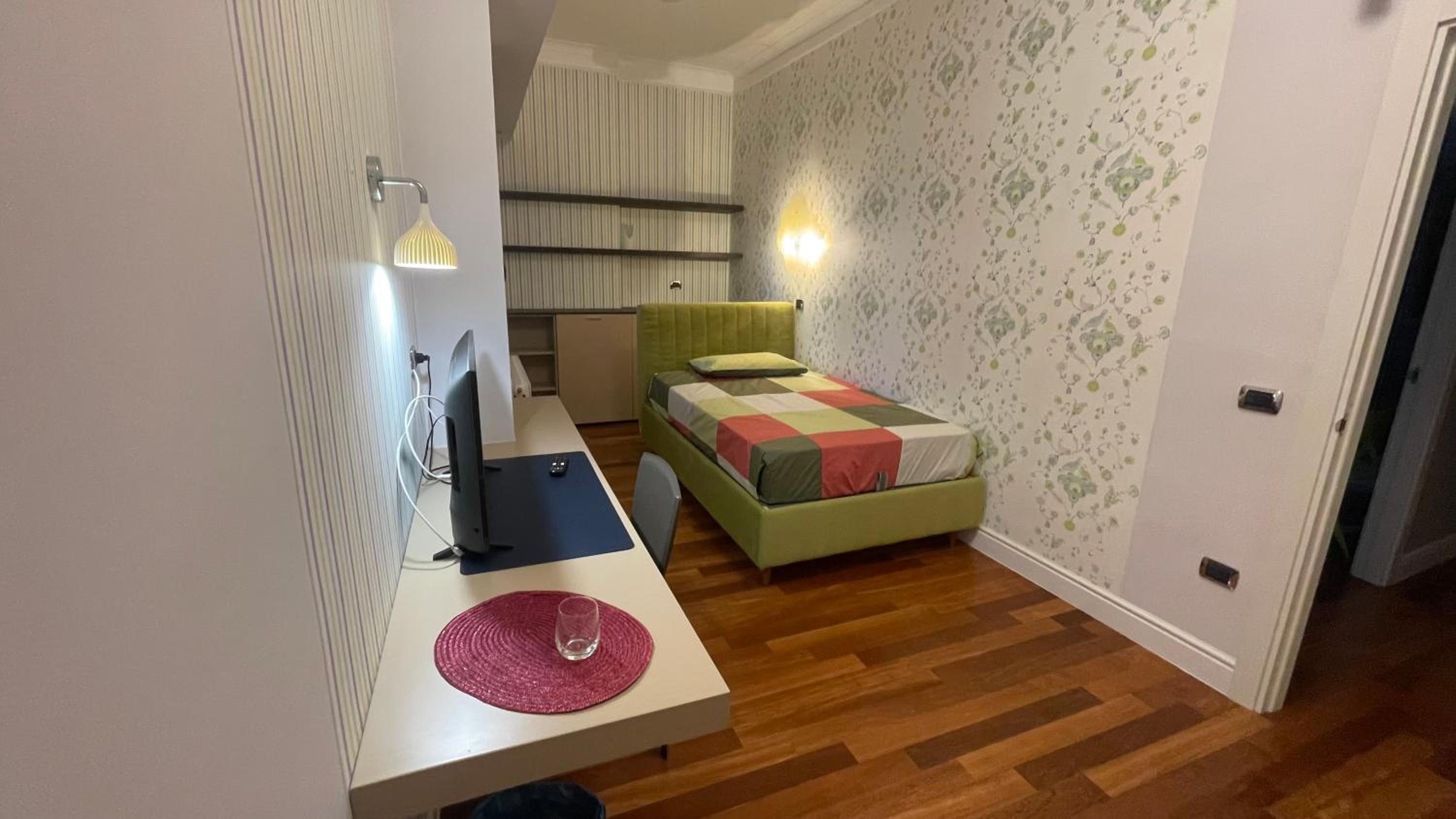Large Single Room photo 3