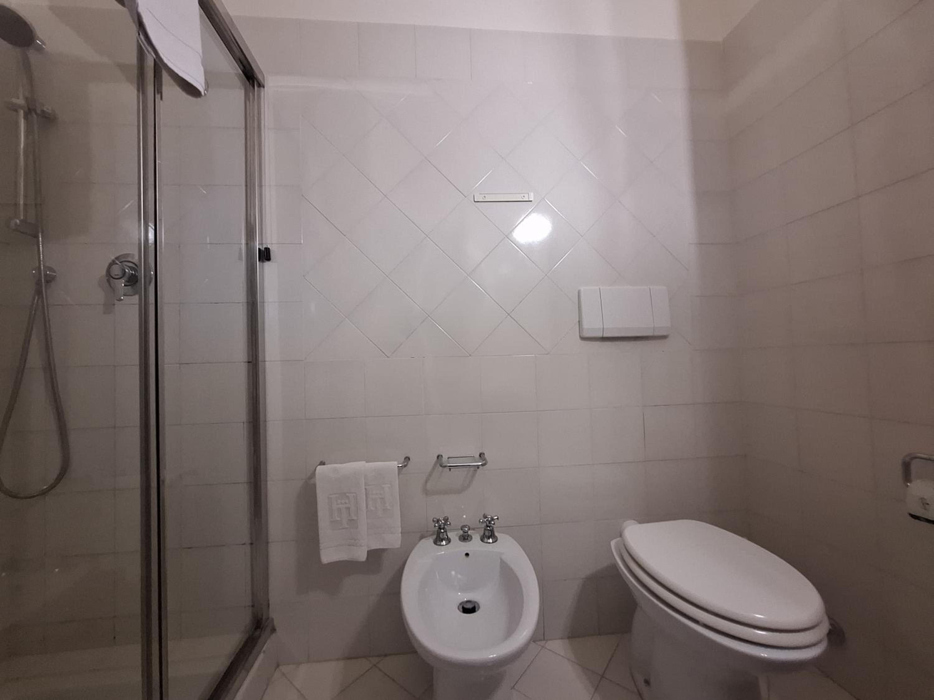 Standard Double Room - Photo 5