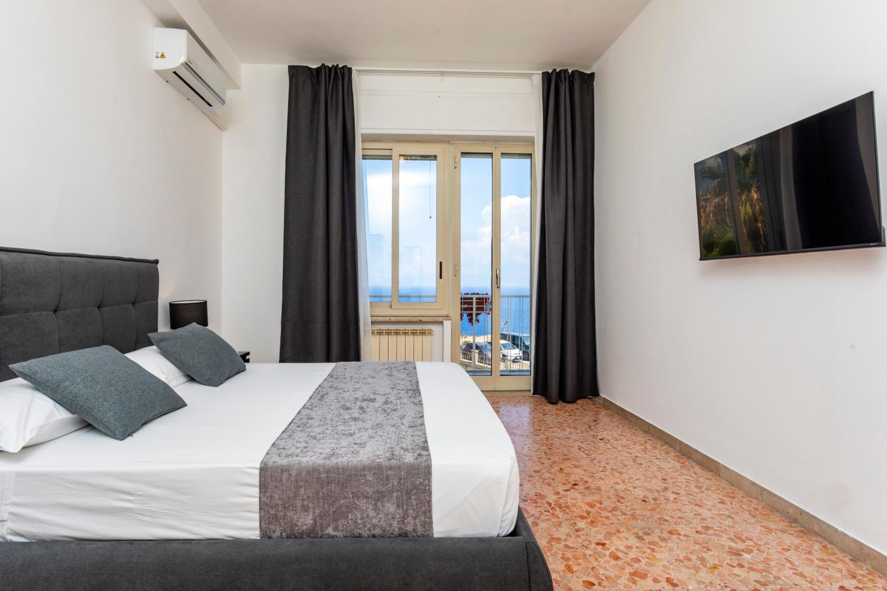 Deluxe Triple Room with Sea View