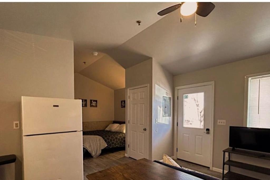 One-Bedroom House photo 1