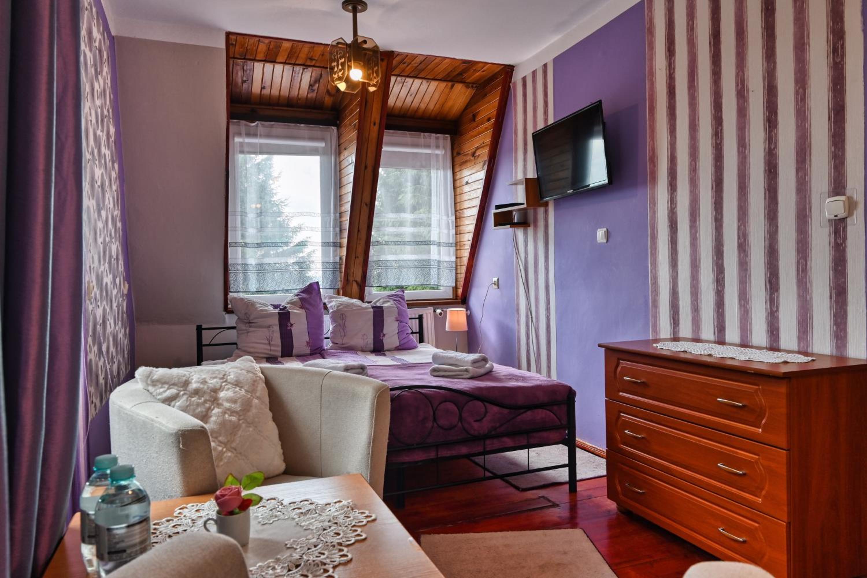 Classic Double Room with Shower - Photo 3