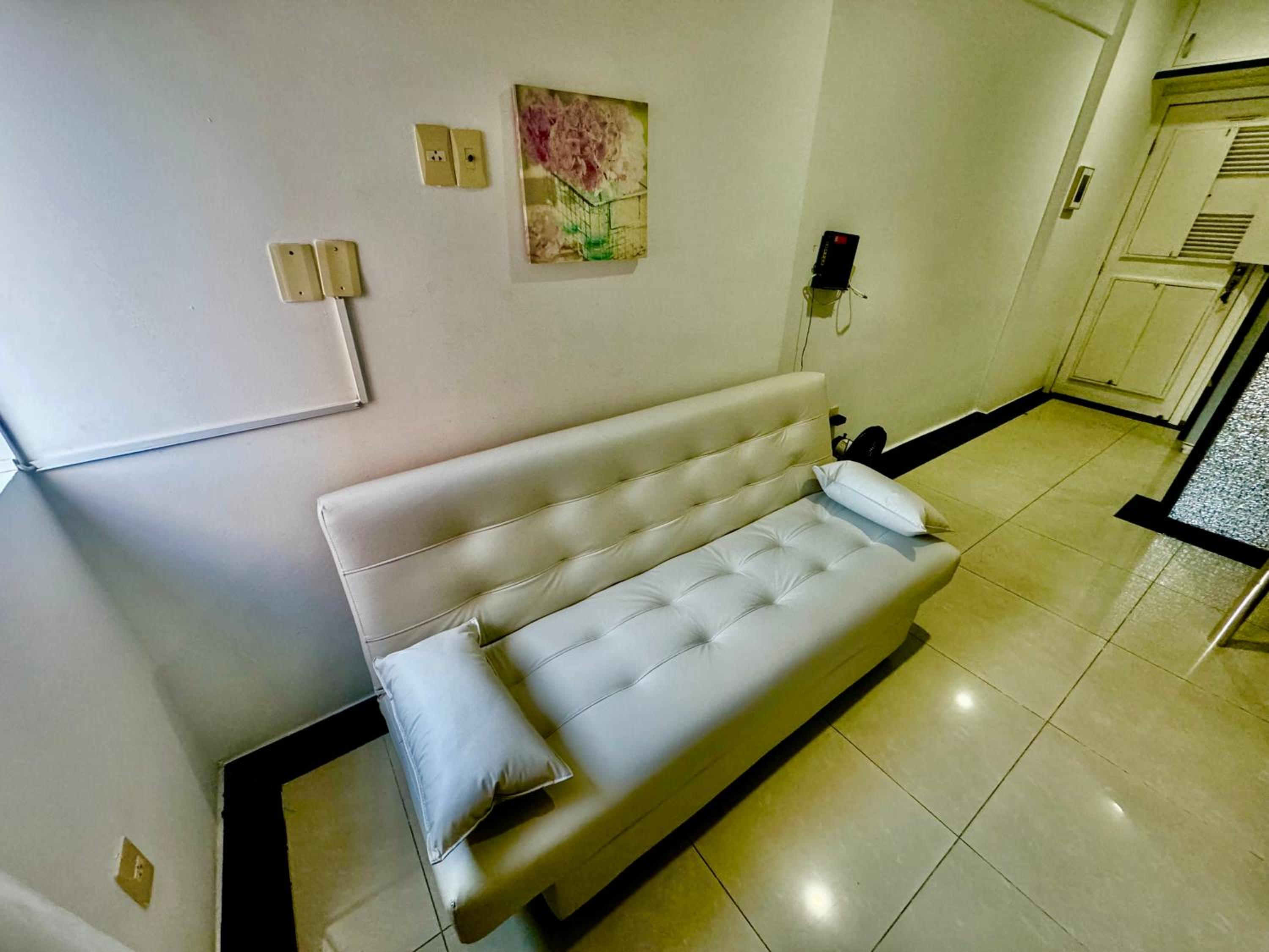 Studio Apartment - Photo 1