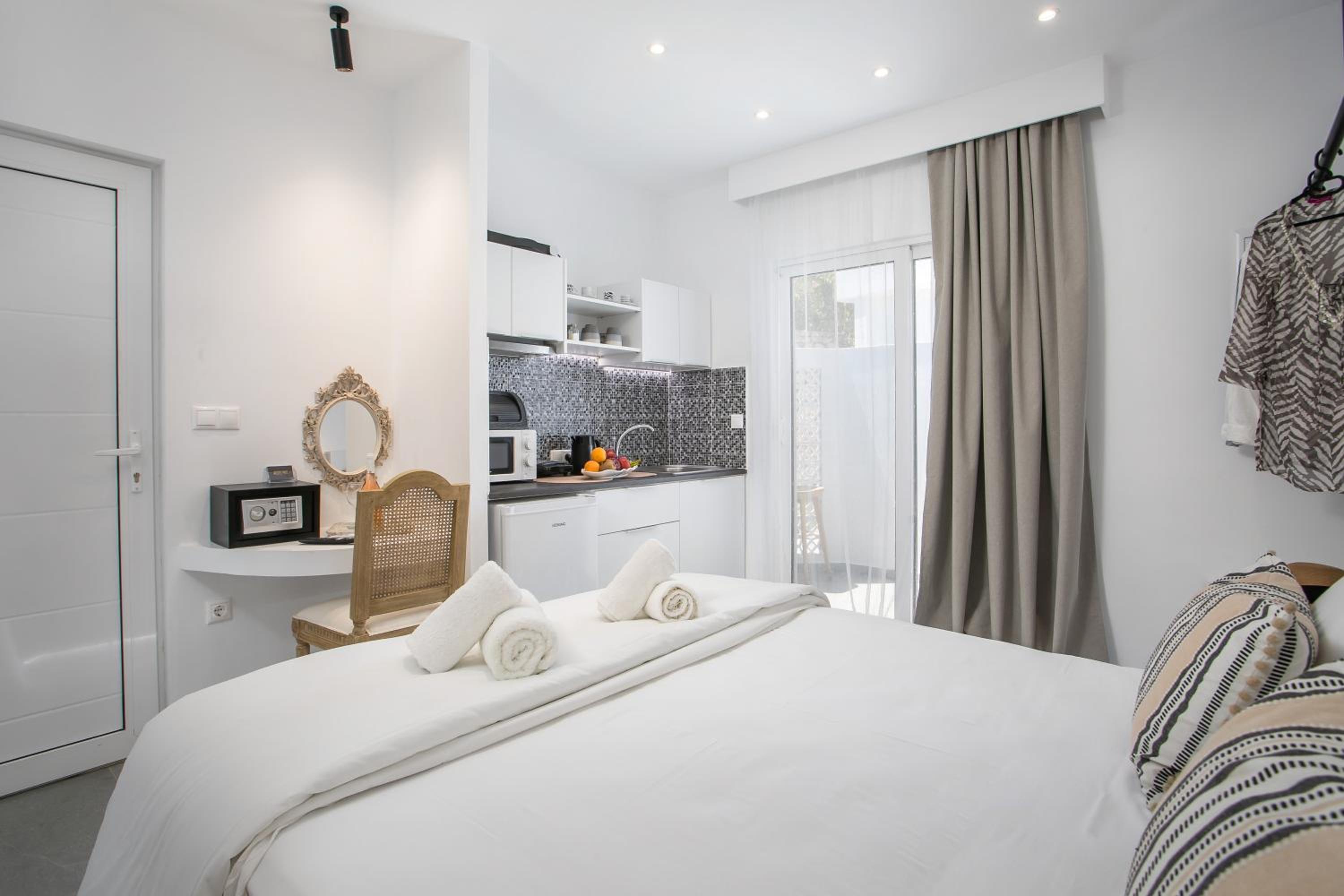 Budget Double Room photo 3