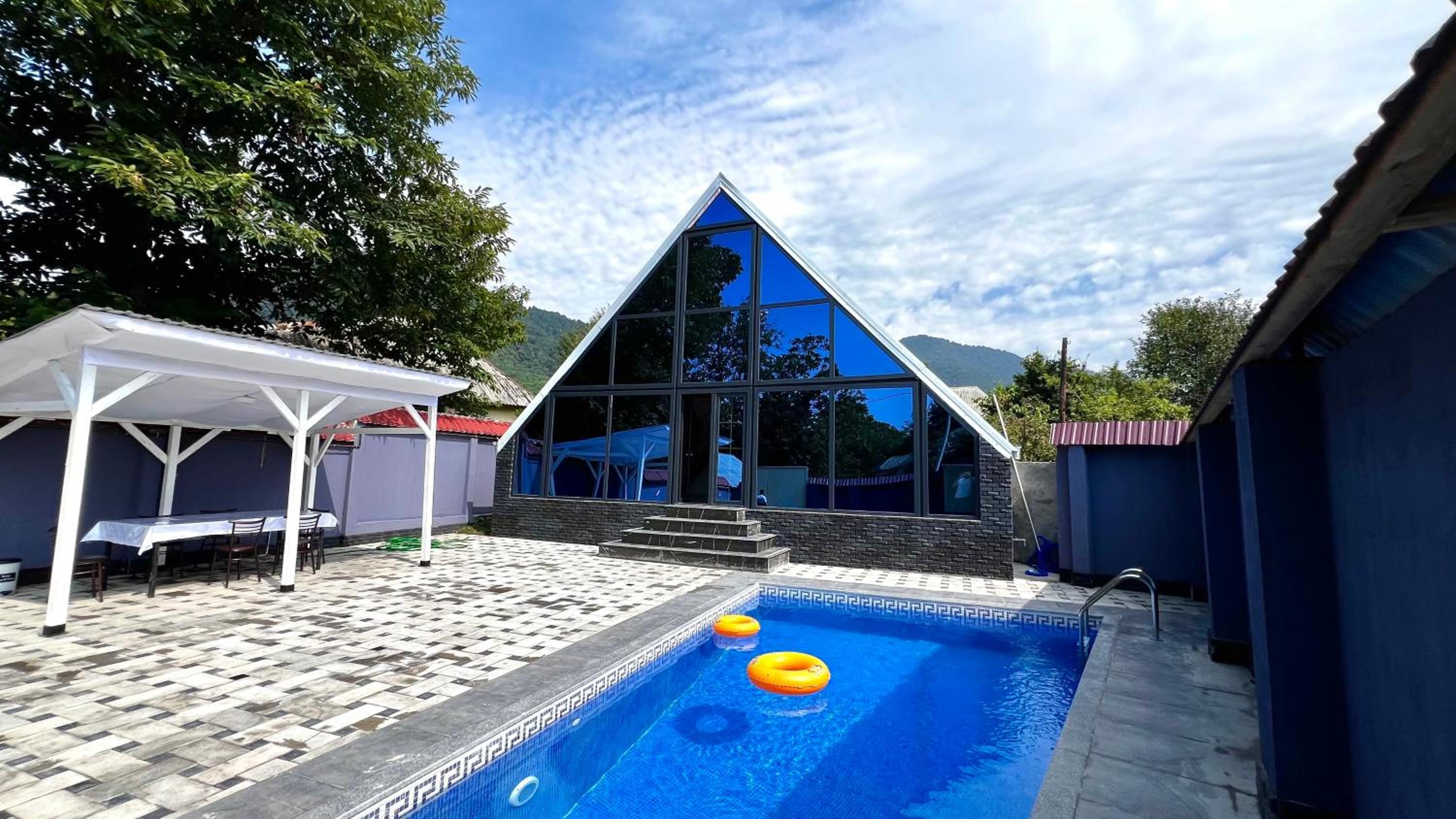 Villa photo 2