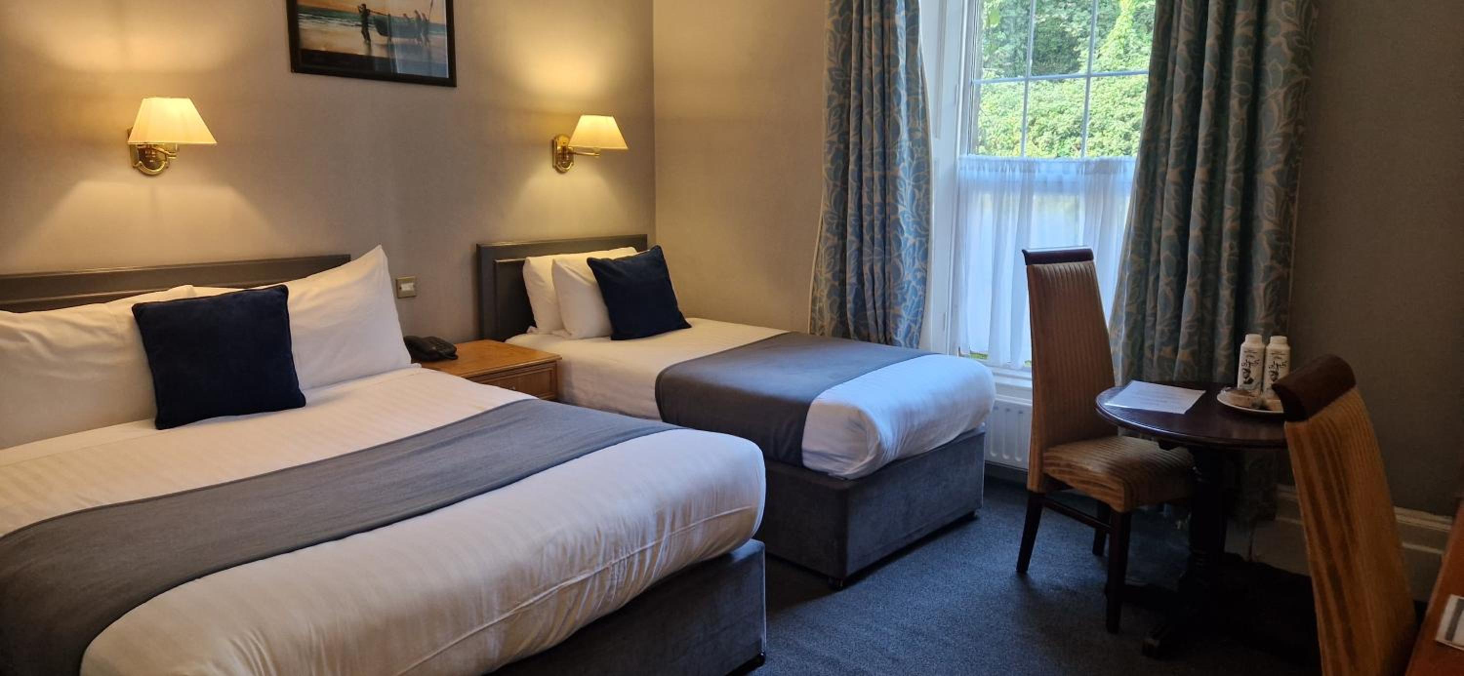 Double or Twin Room - Non Sea View - Photo 1