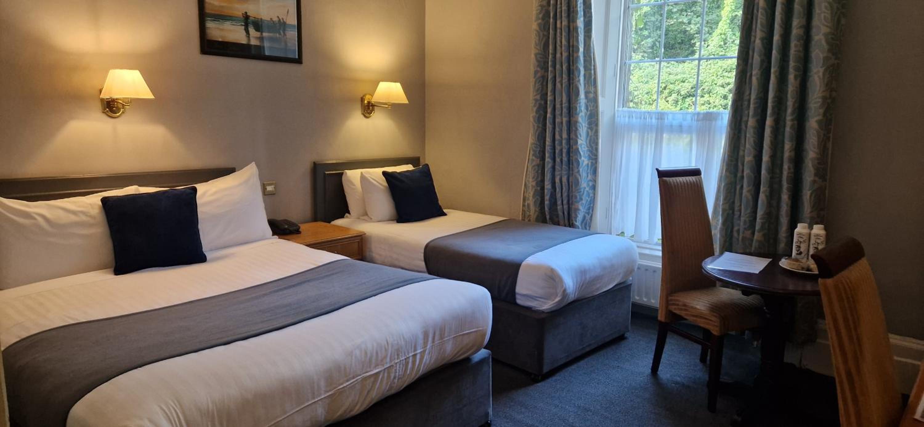 Double or Twin Room - Non Sea View - Photo 6