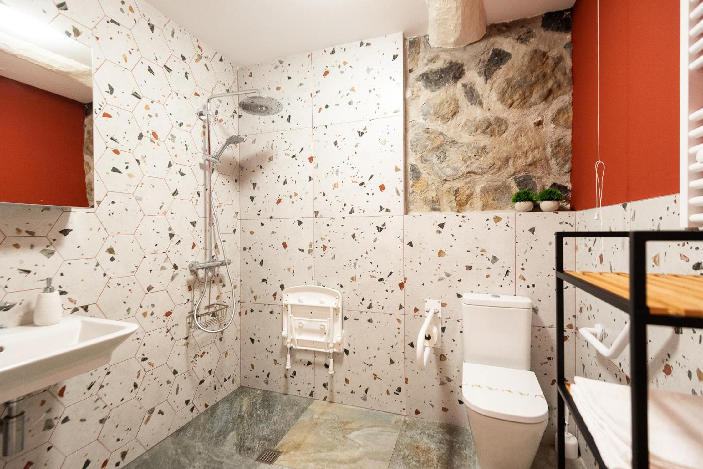 Disabled Room - Photo 2