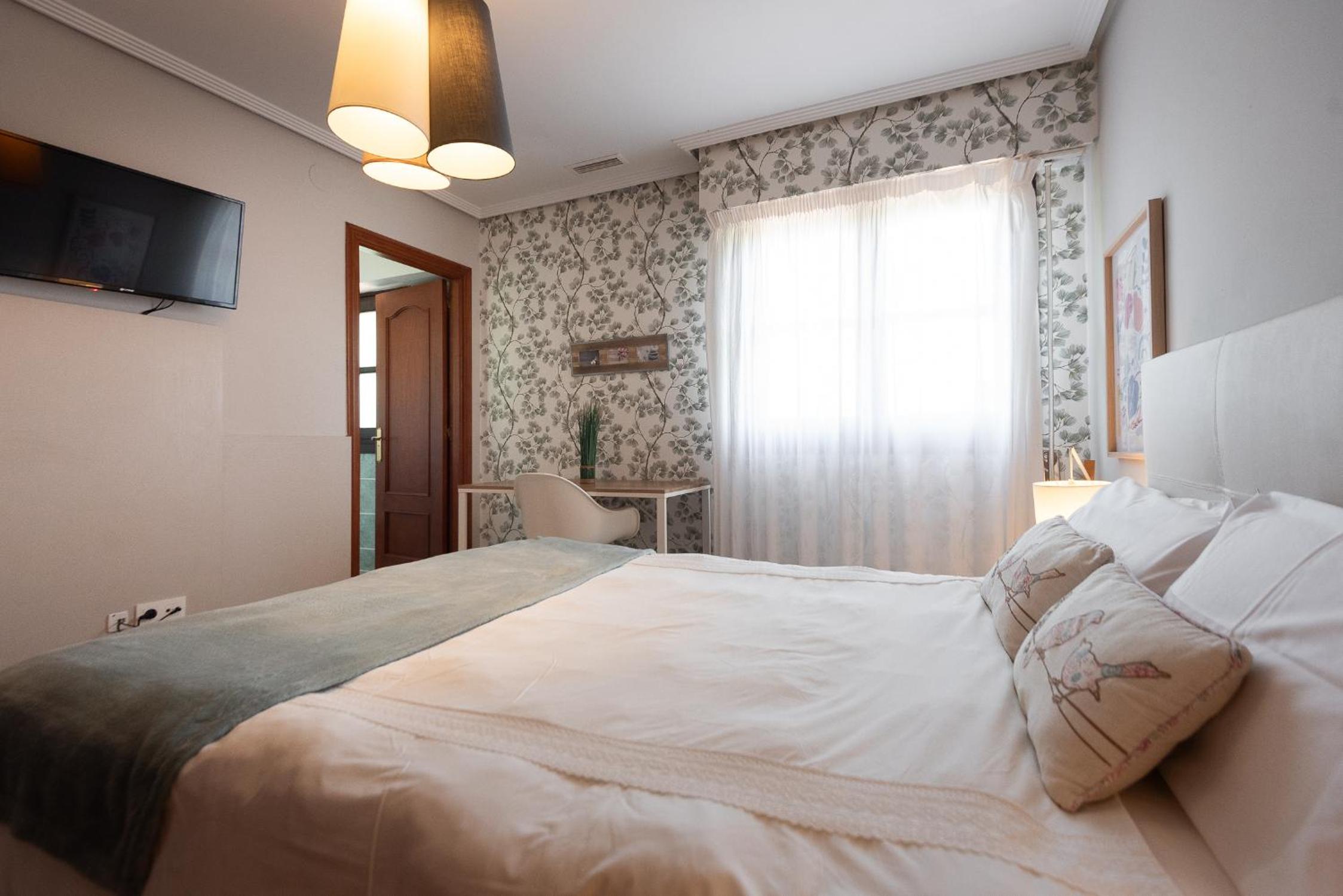 Double or Twin Room - Photo 6