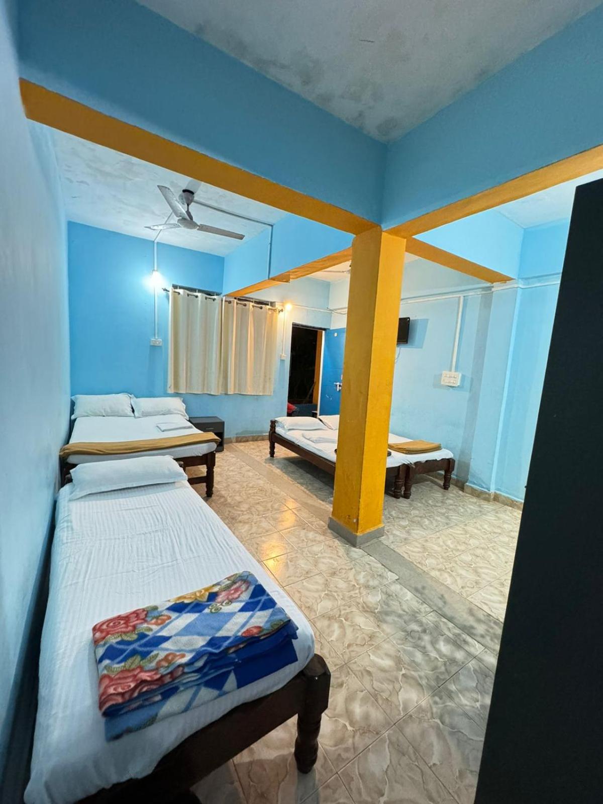6-Bed Male Dormitory Room photo 1
