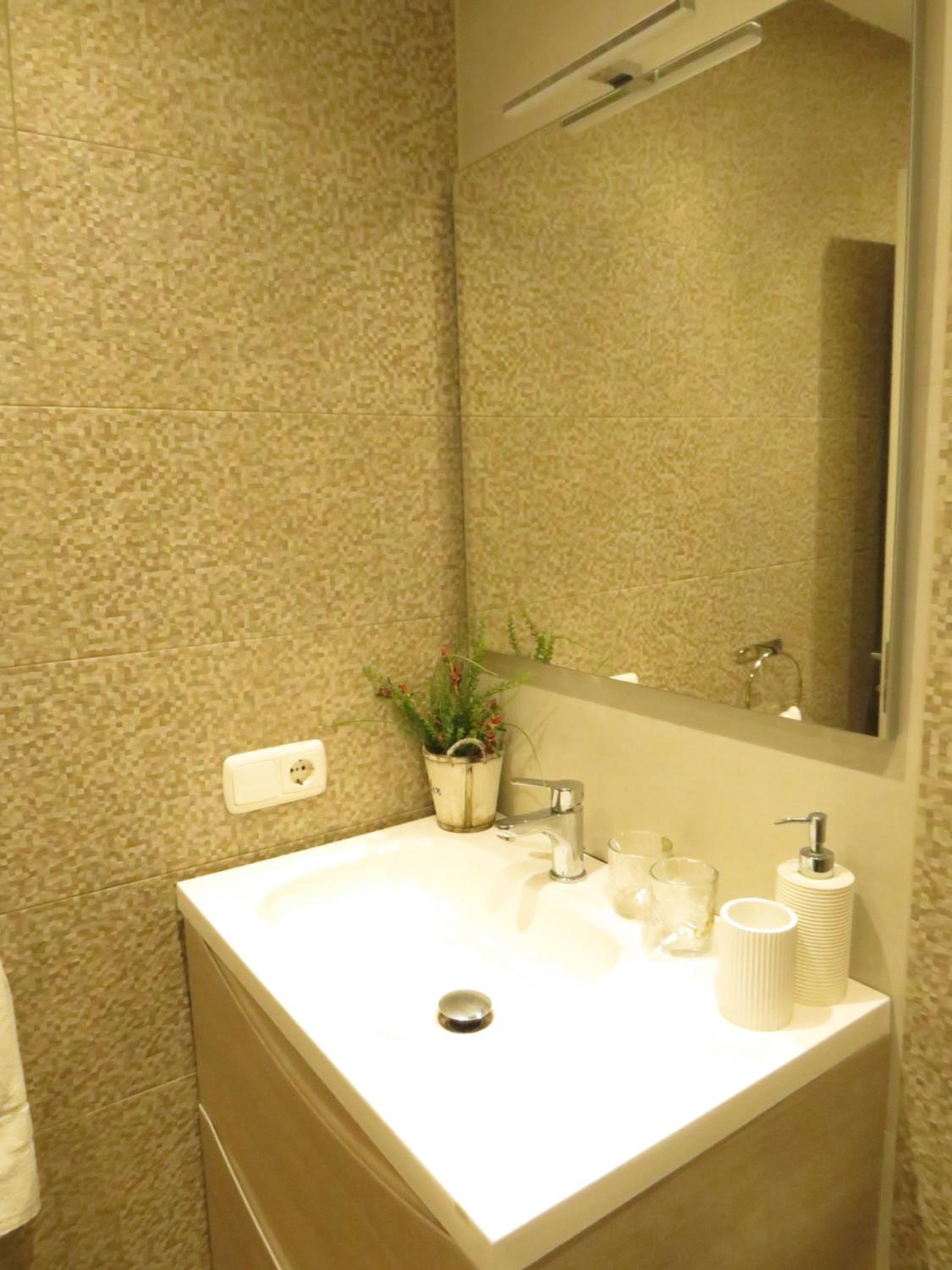 Double Room - Photo 12