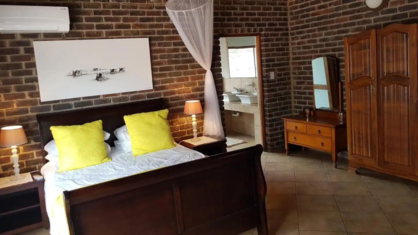 Queen Room photo 1