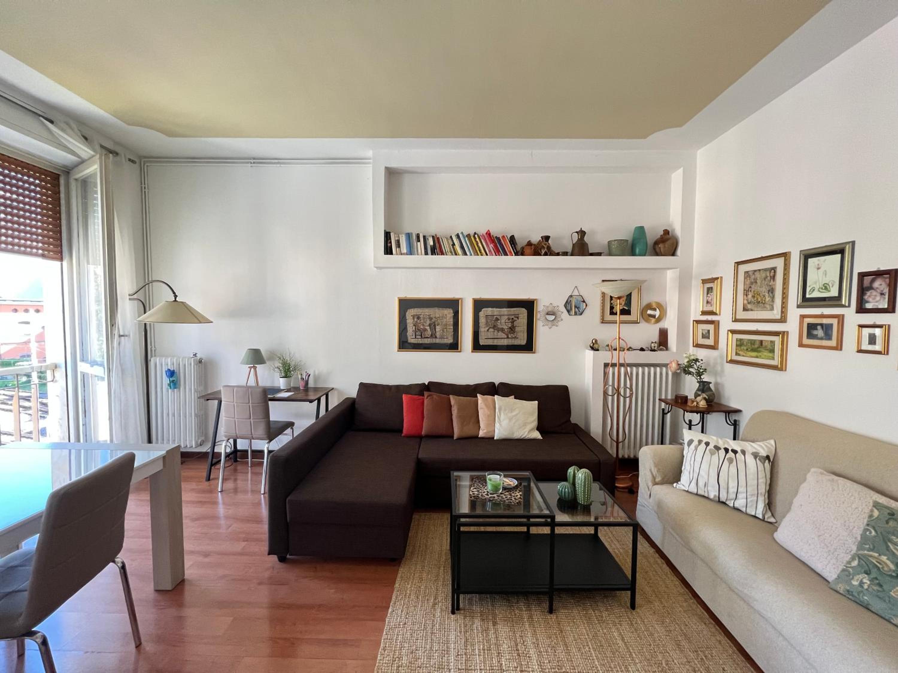 One-Bedroom Apartment photo 1