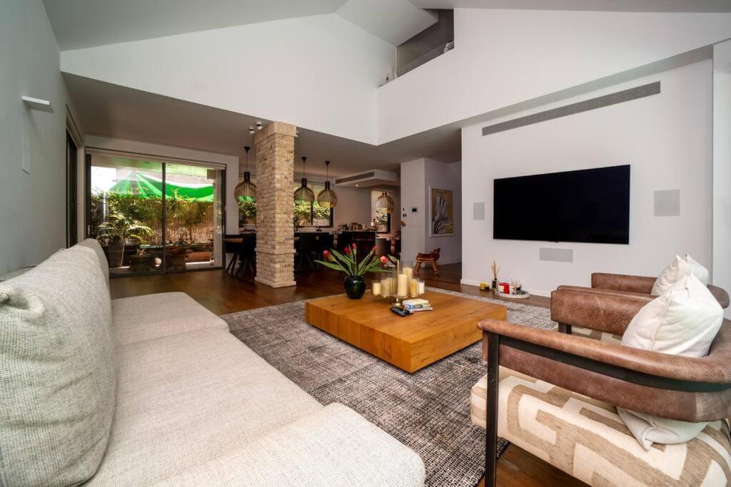 Three-Bedroom Villa photo 1