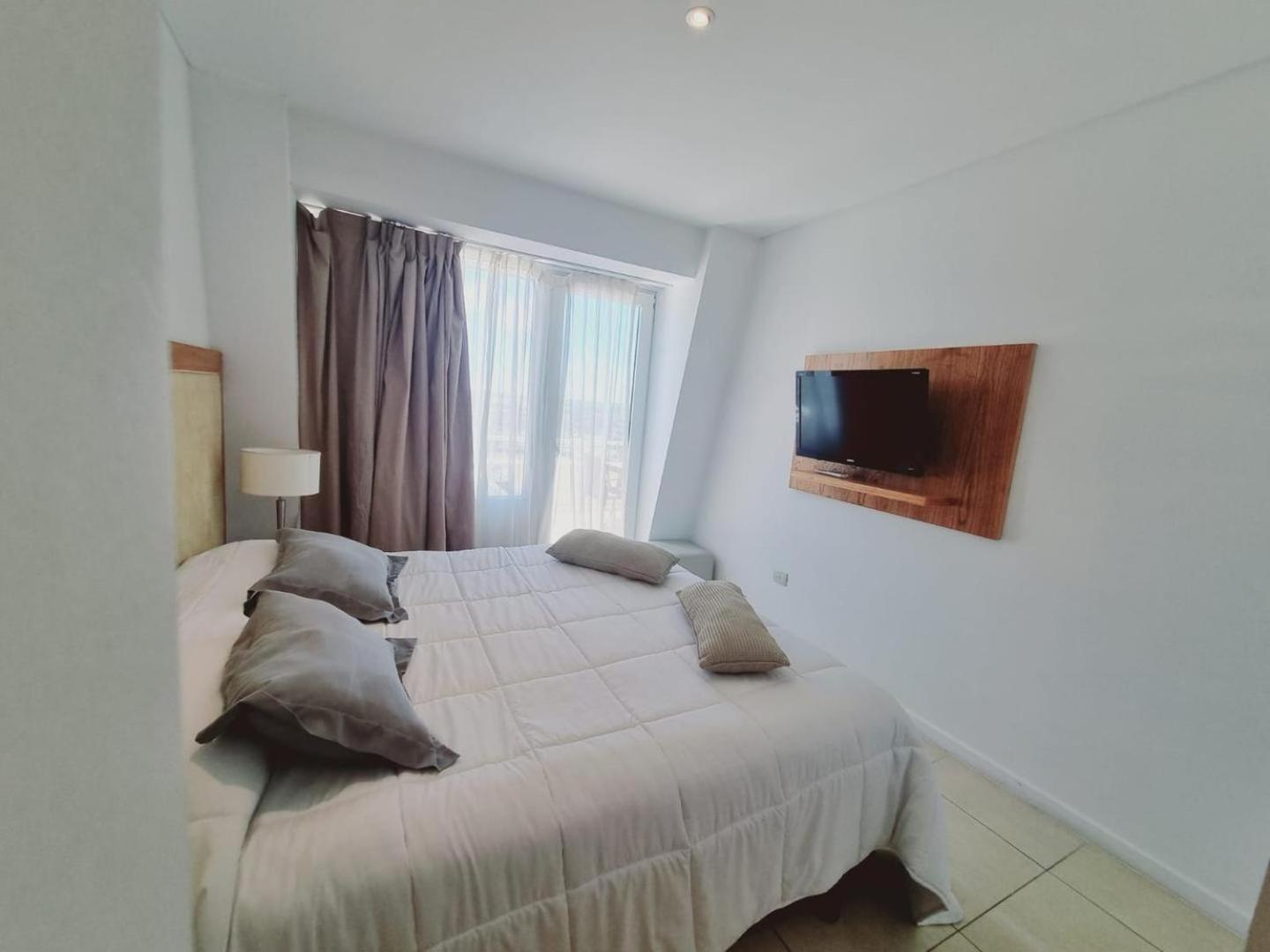 One-Bedroom Apartment With Bay View photo 1
