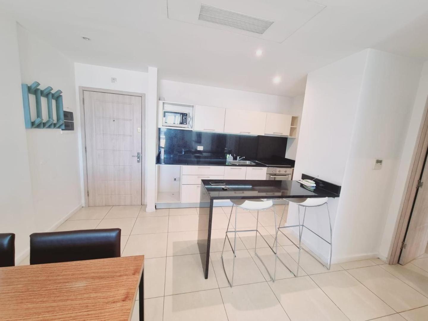 One-Bedroom Apartment With Bay View photo 2
