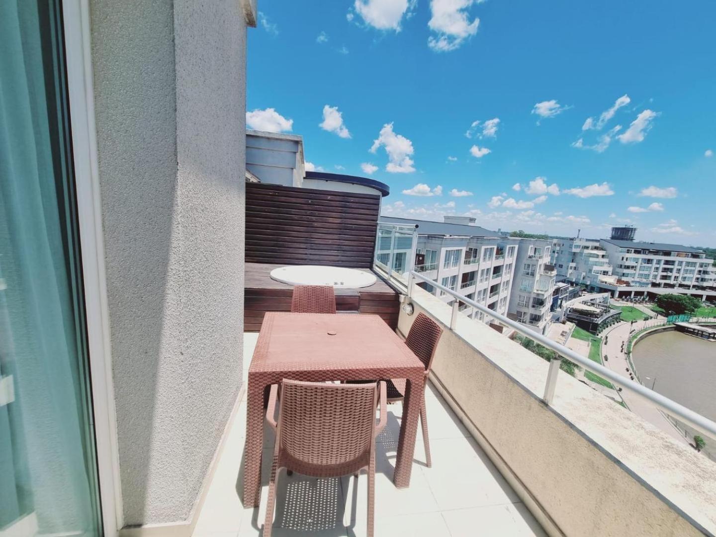 One-Bedroom Apartment With Bay View photo 3
