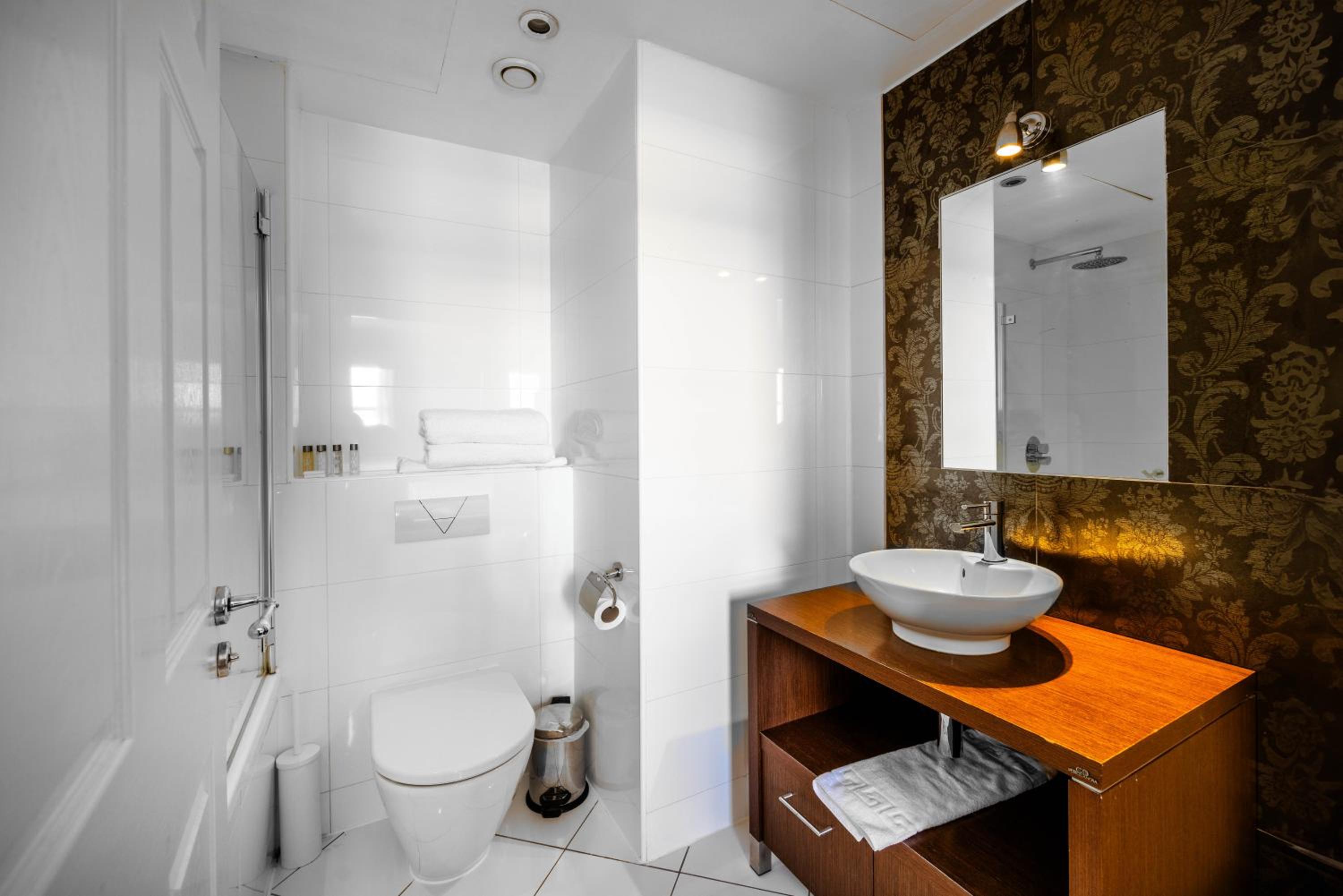 Double Room - Photo 8