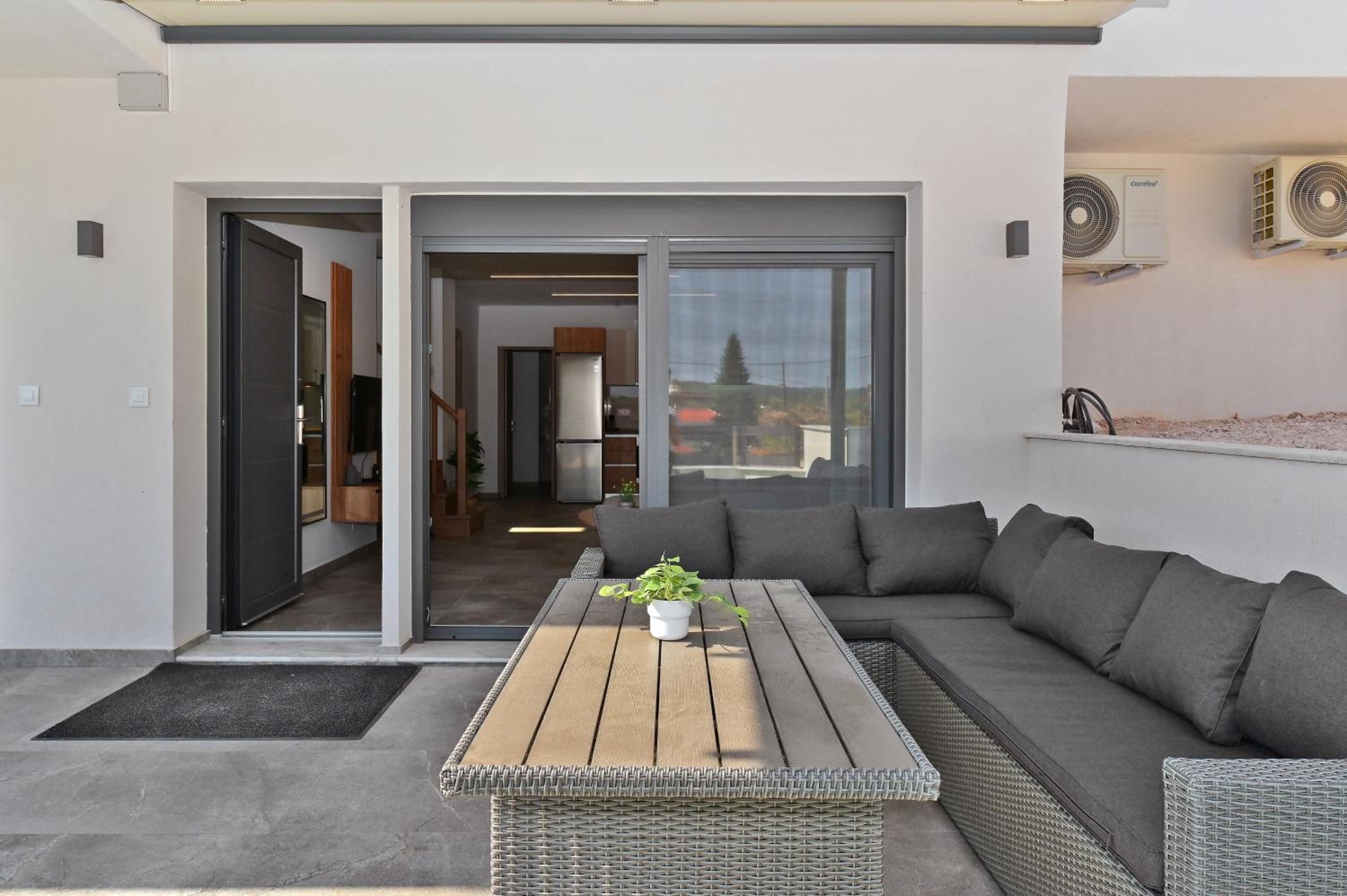 Four-Bedroom House photo 3
