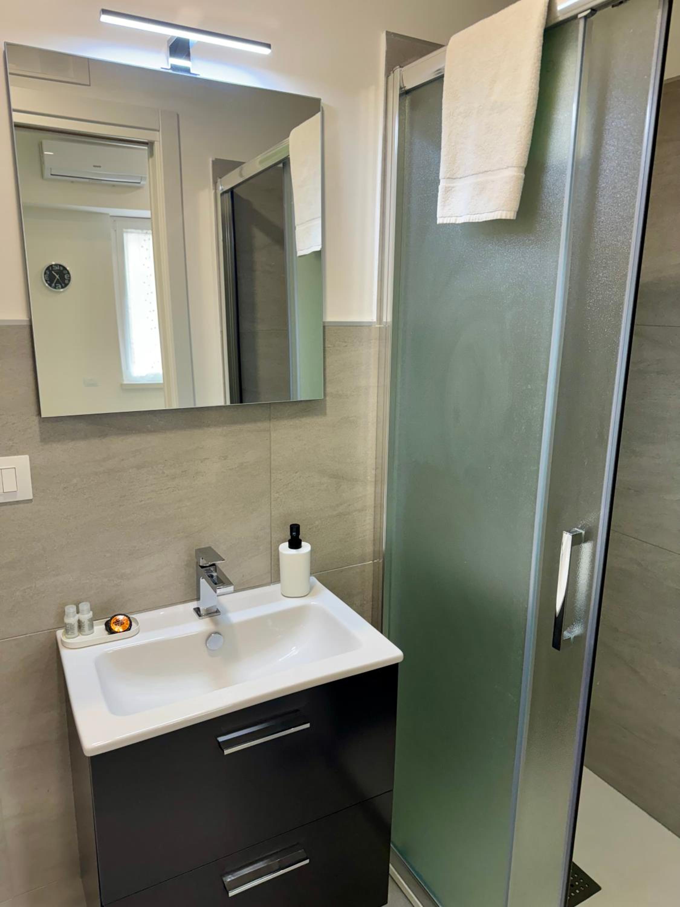 Triple Room with Private Bathroom photo 2