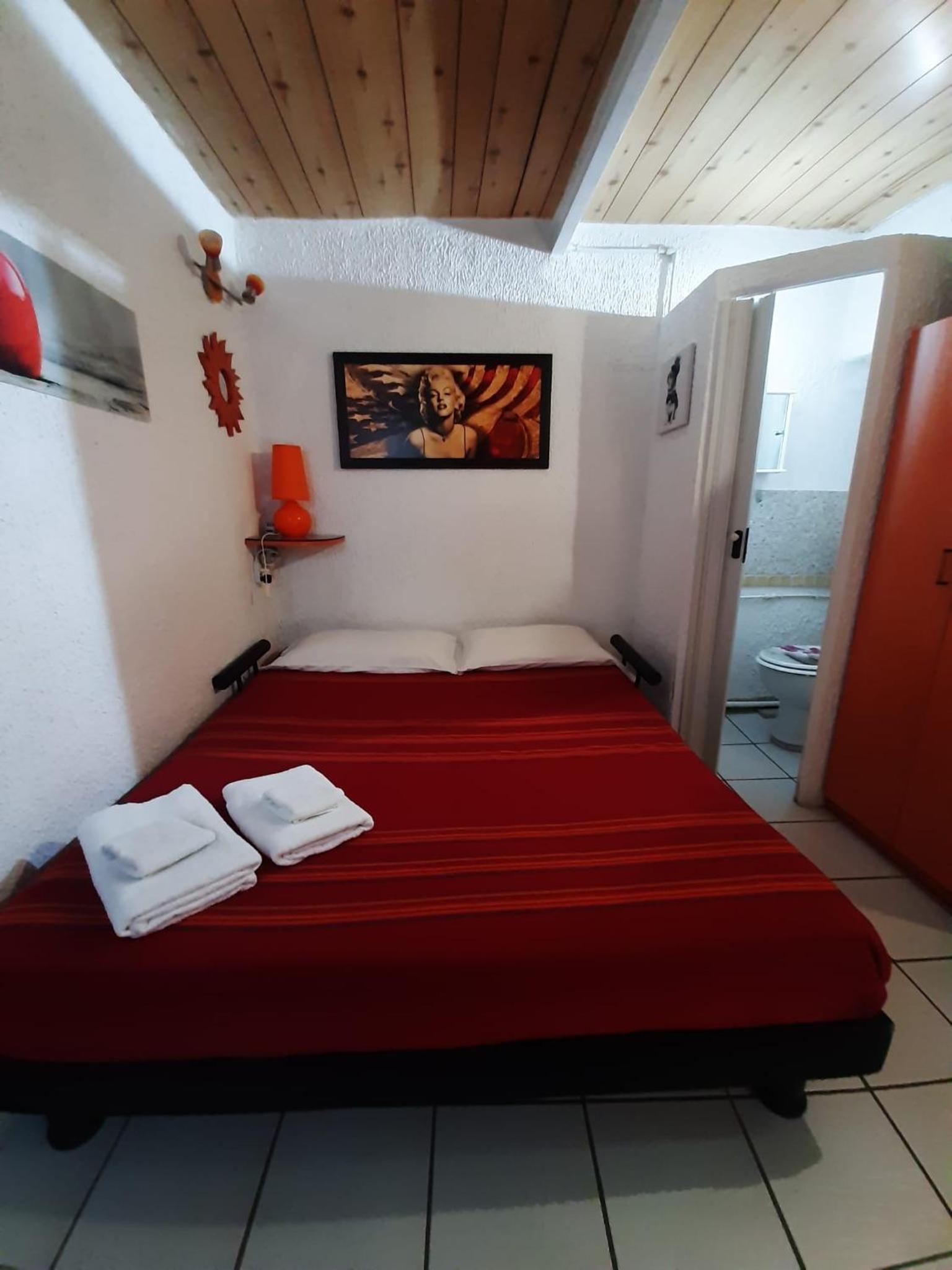 One-Bedroom House photo 1