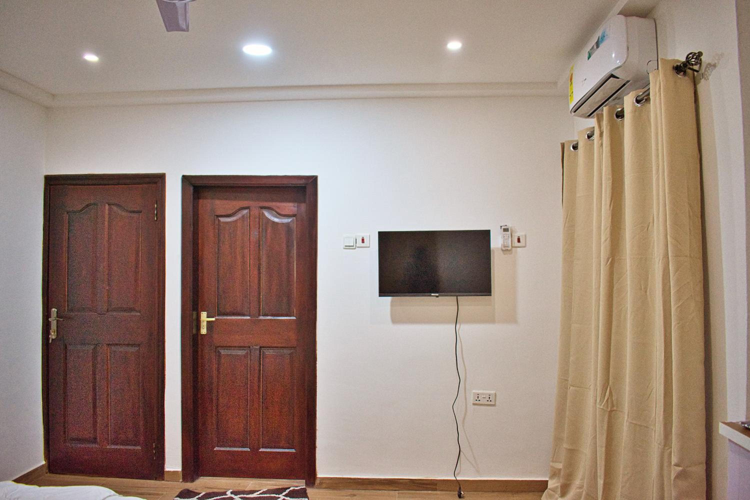 Queen Room photo 1