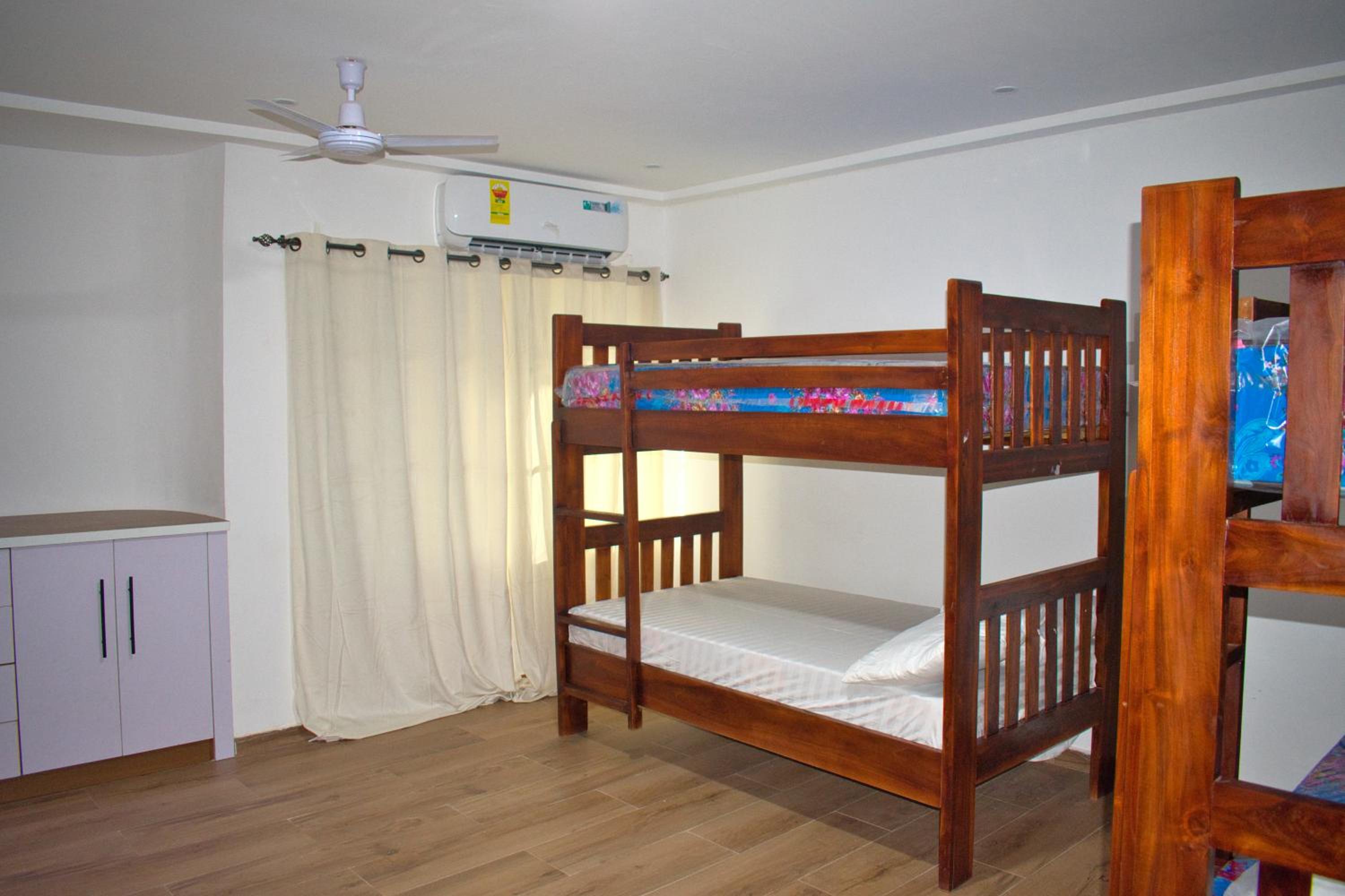 6-Bed Female Dormitory Room photo 3