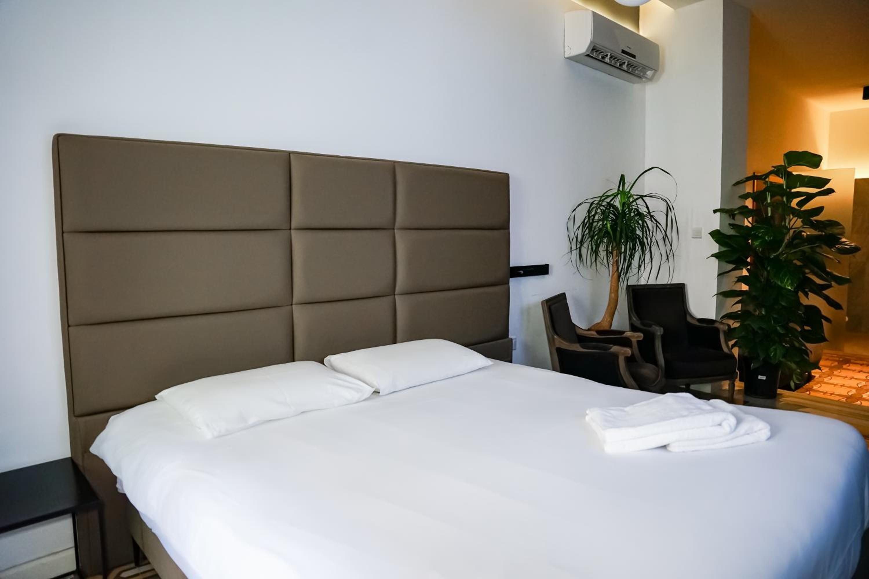 Deluxe King Suite