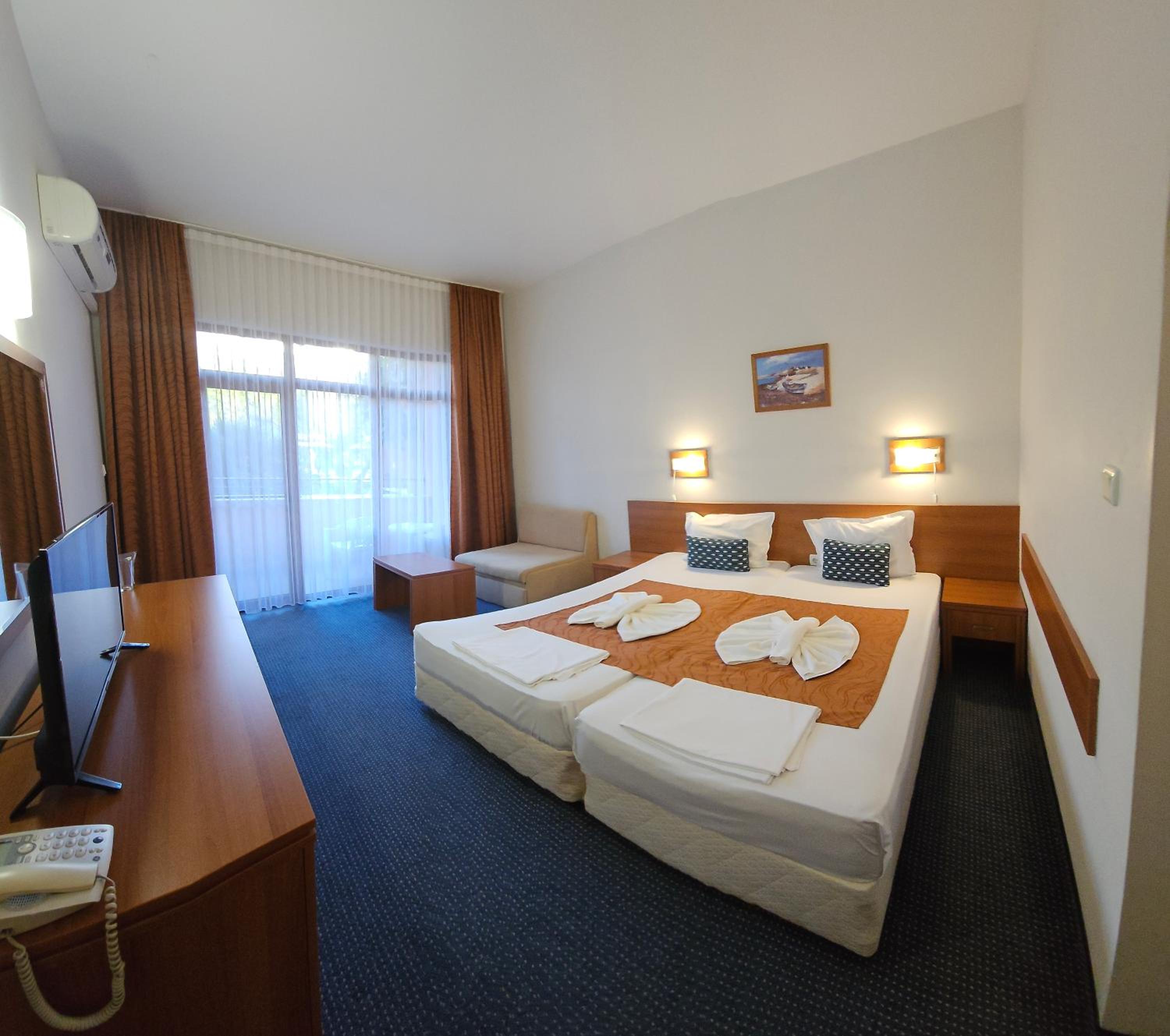 Double or Twin Room with Balcony photo 3