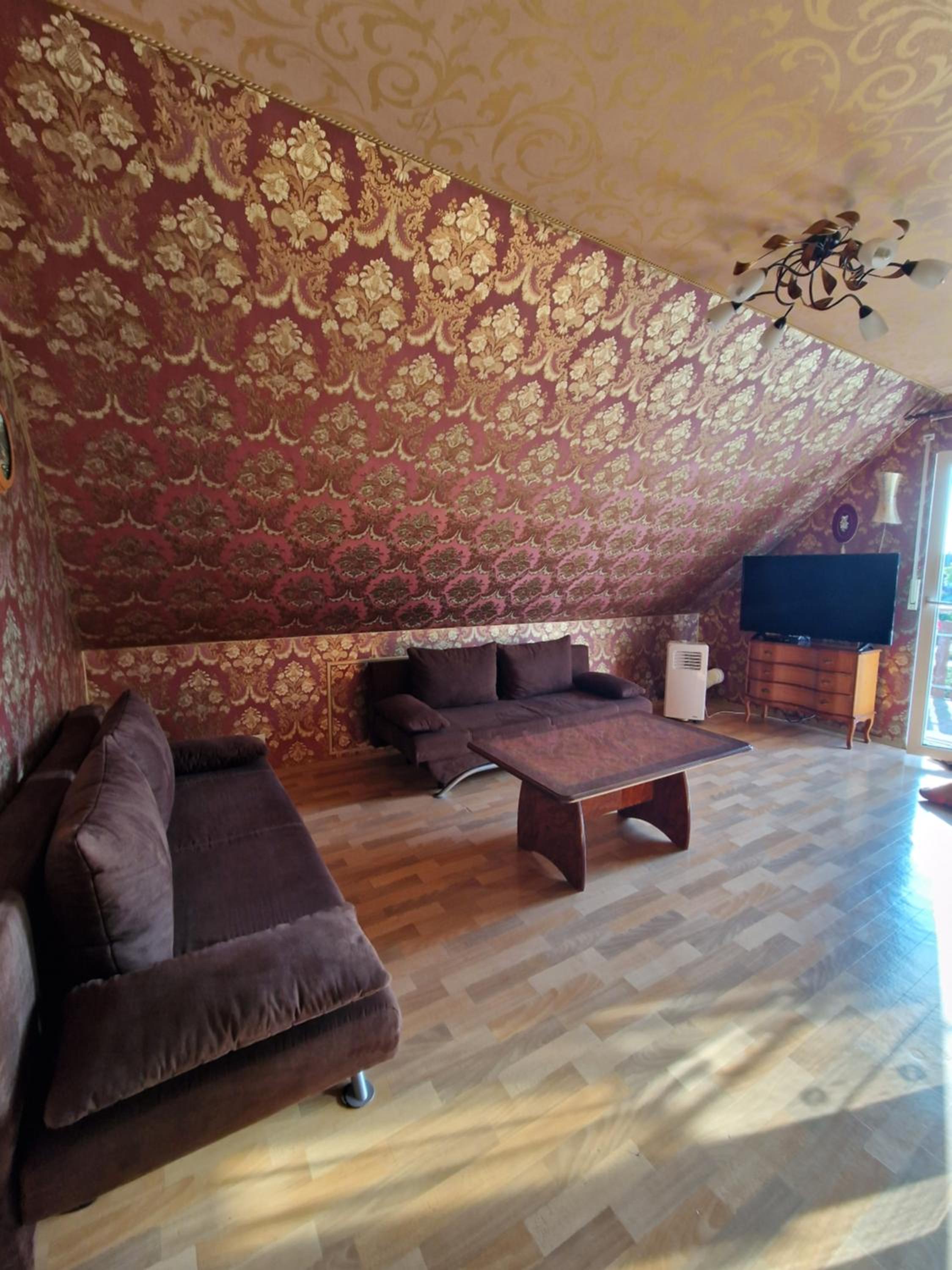 One-Bedroom Apartment - Photo 1
