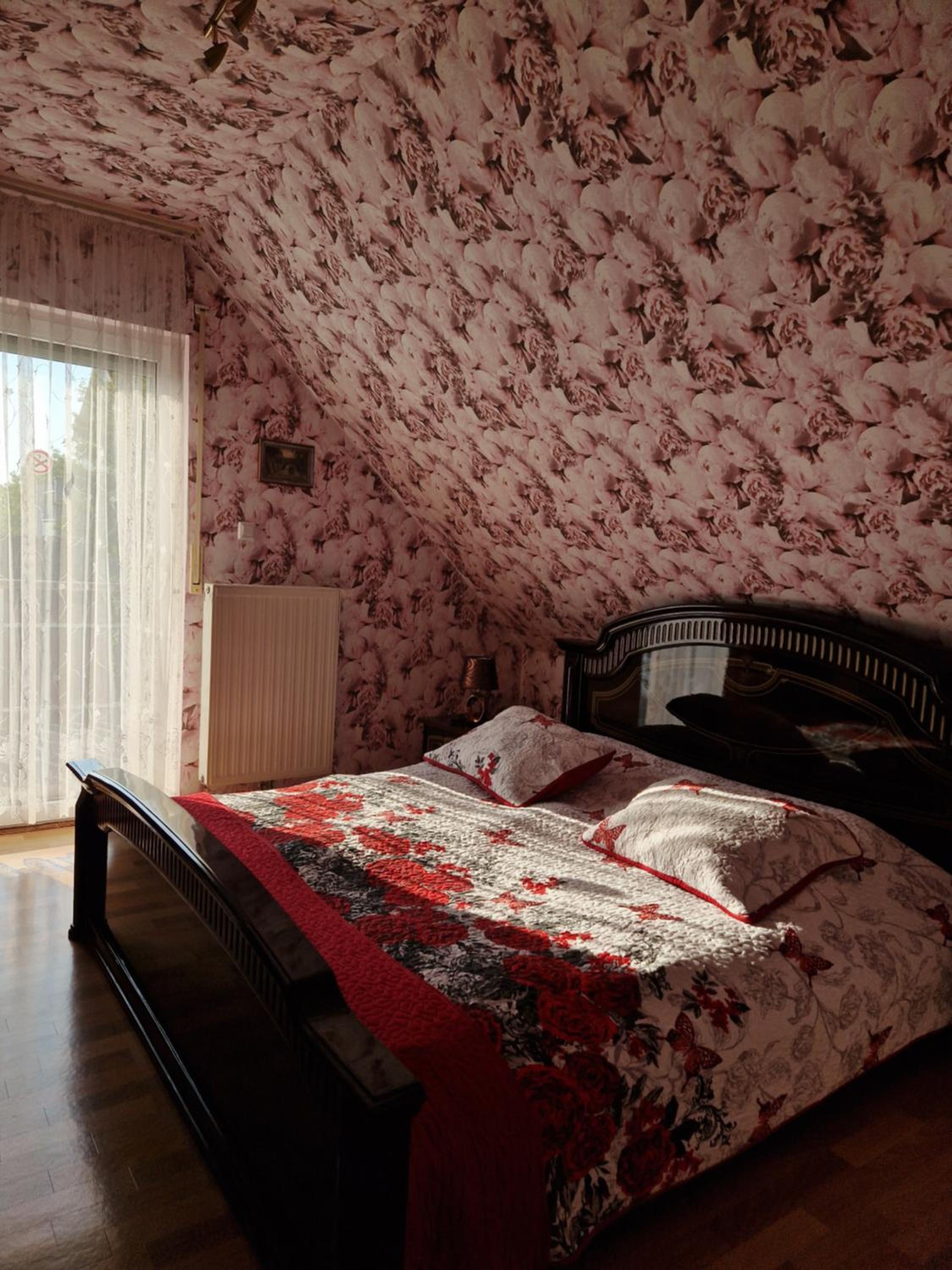 One-Bedroom Apartment - Photo 6