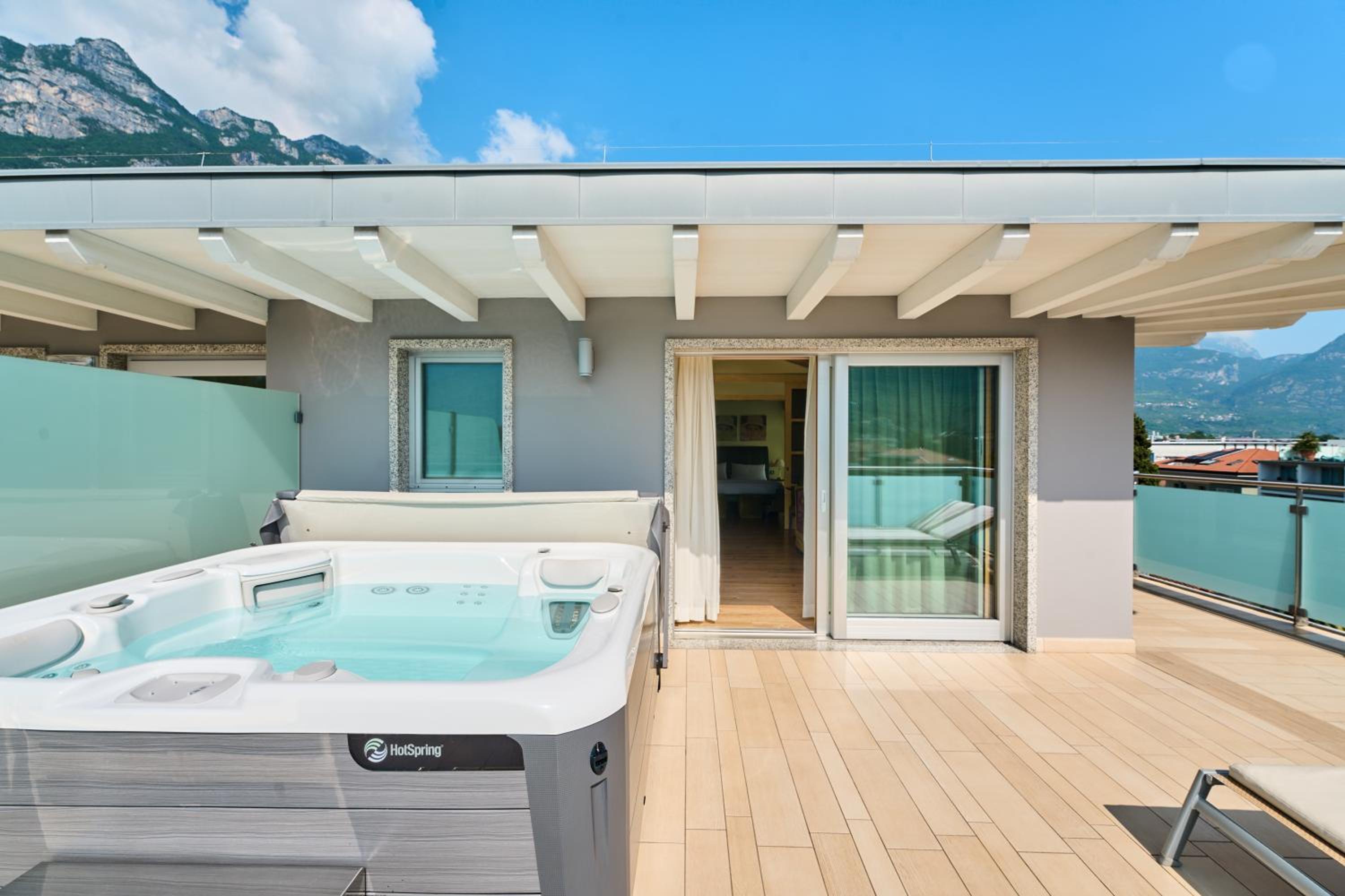 Suite with Hot Tub and Terrace - Photo 8