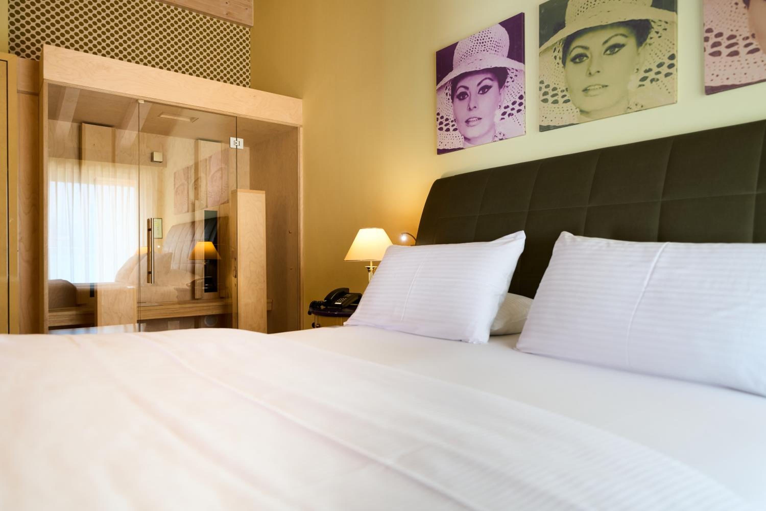 Suite with Hot Tub and Terrace - Photo 3