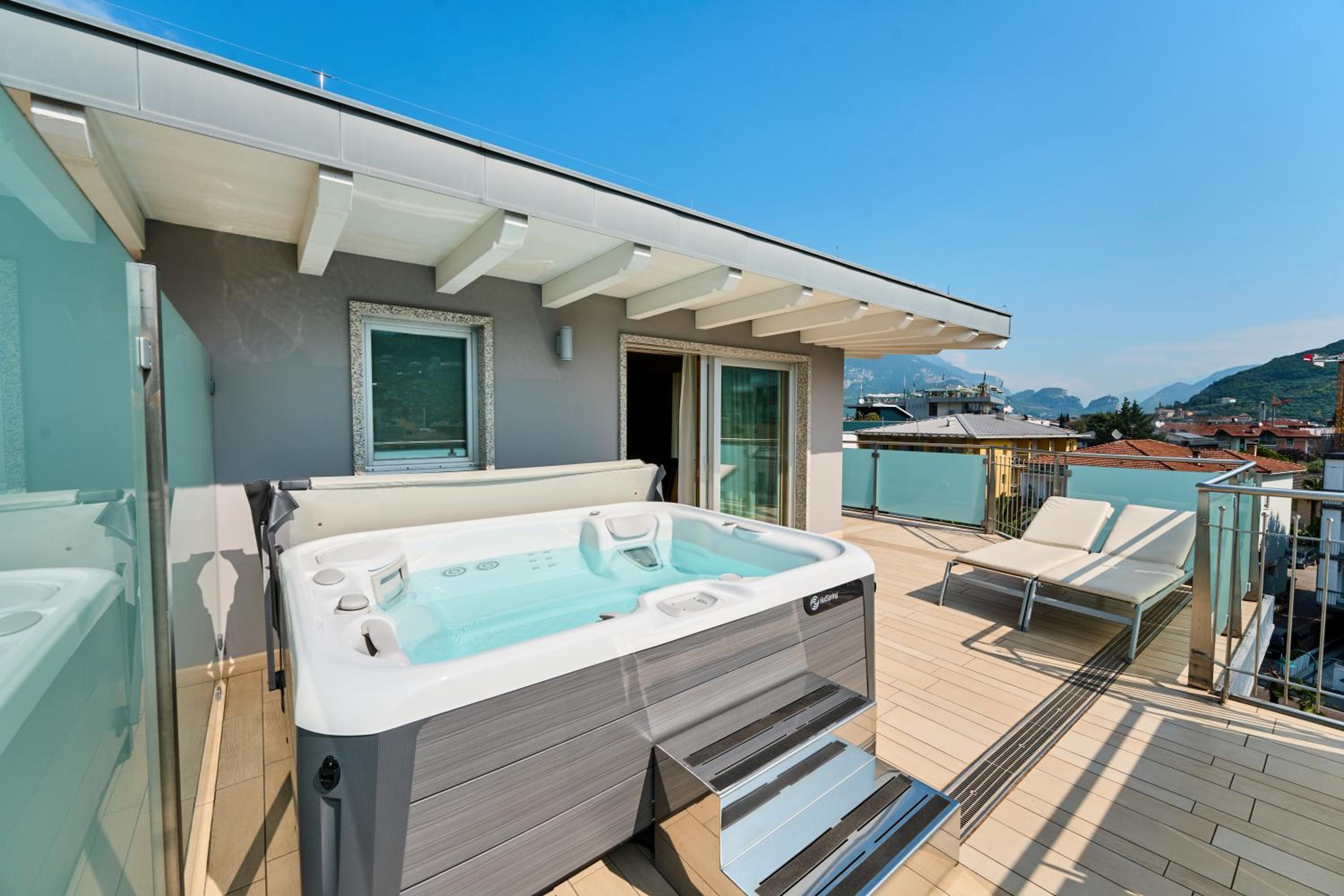 Suite with Hot Tub and Terrace - Photo 9