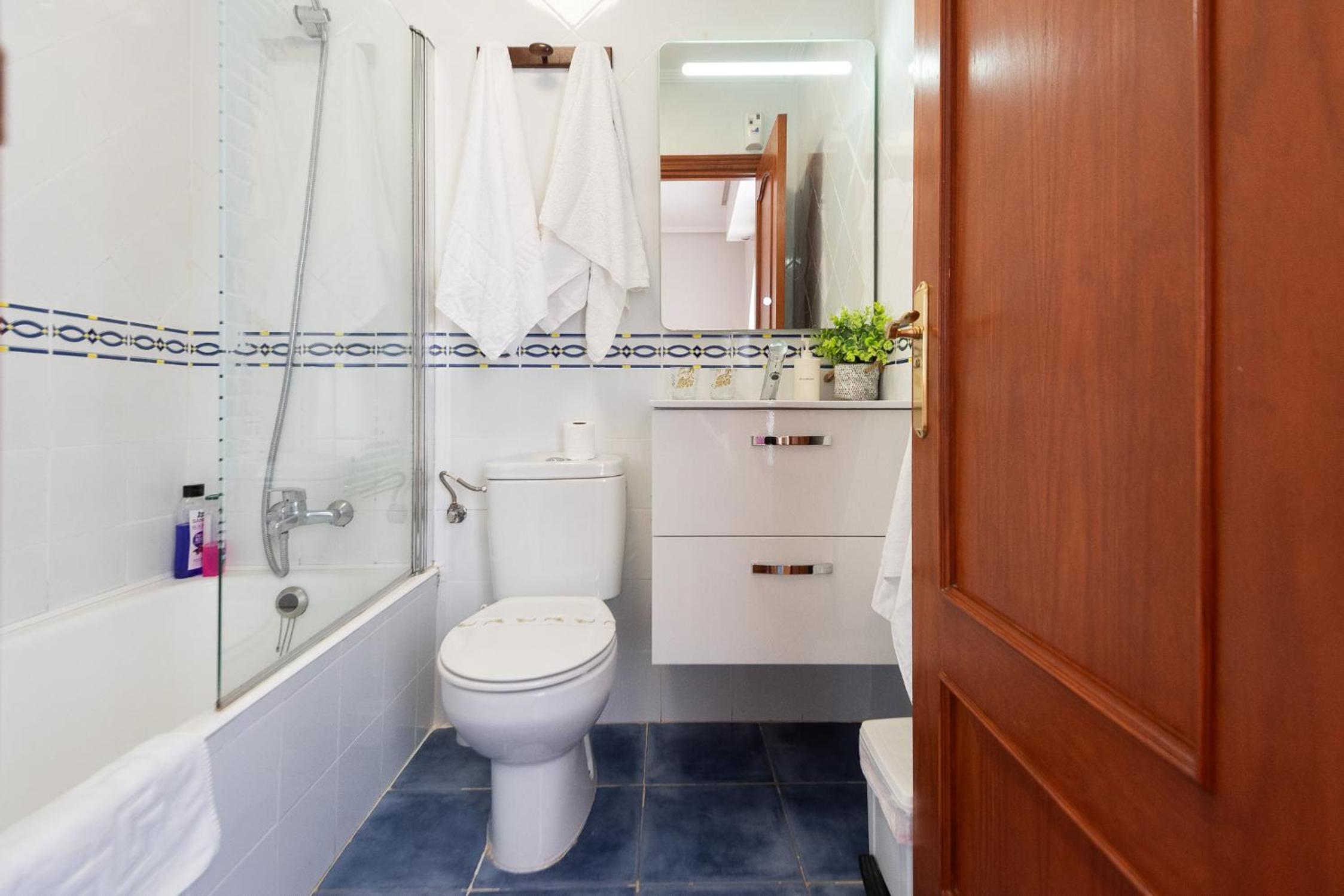 Double Room - Photo 15