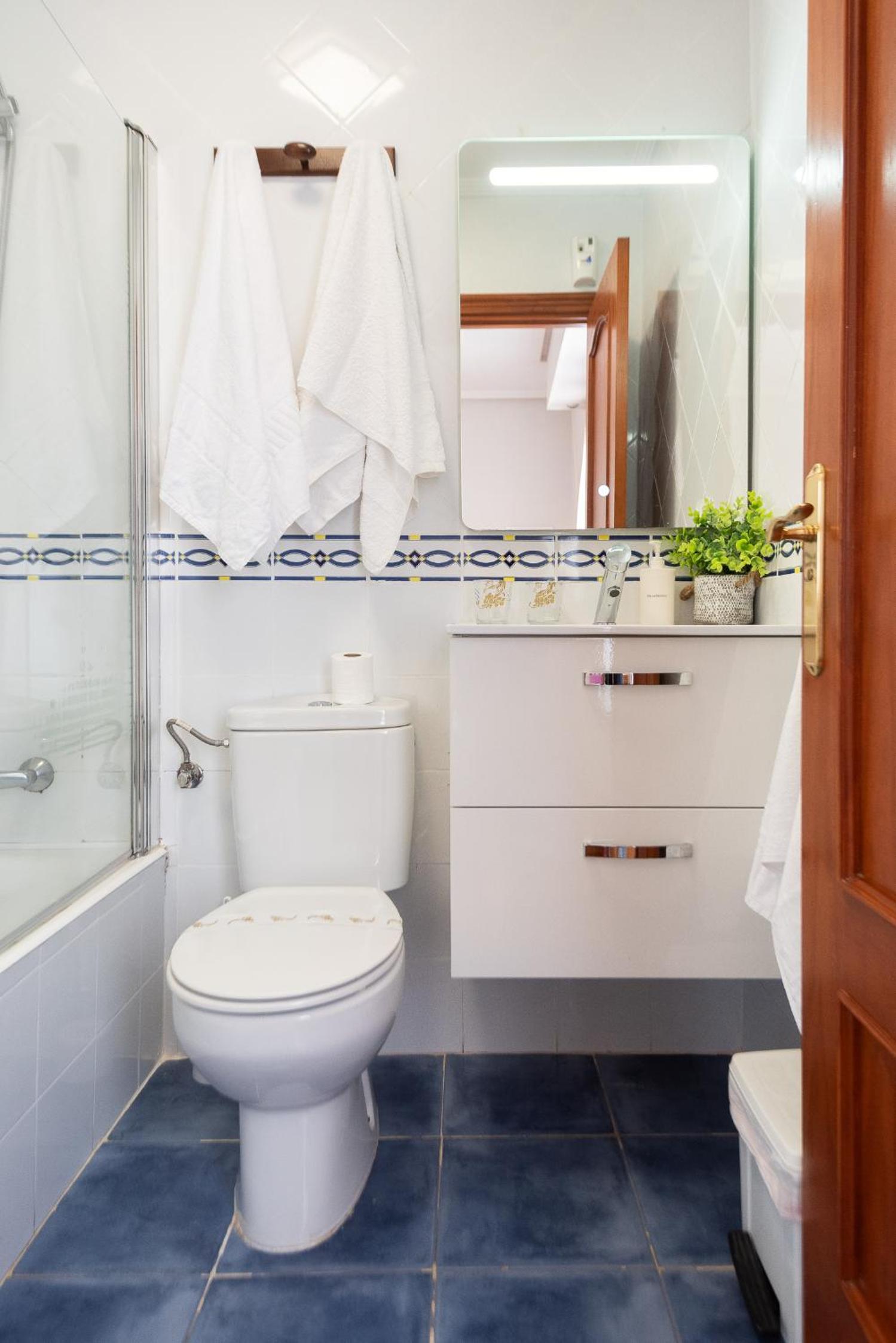 Double Room - Photo 16