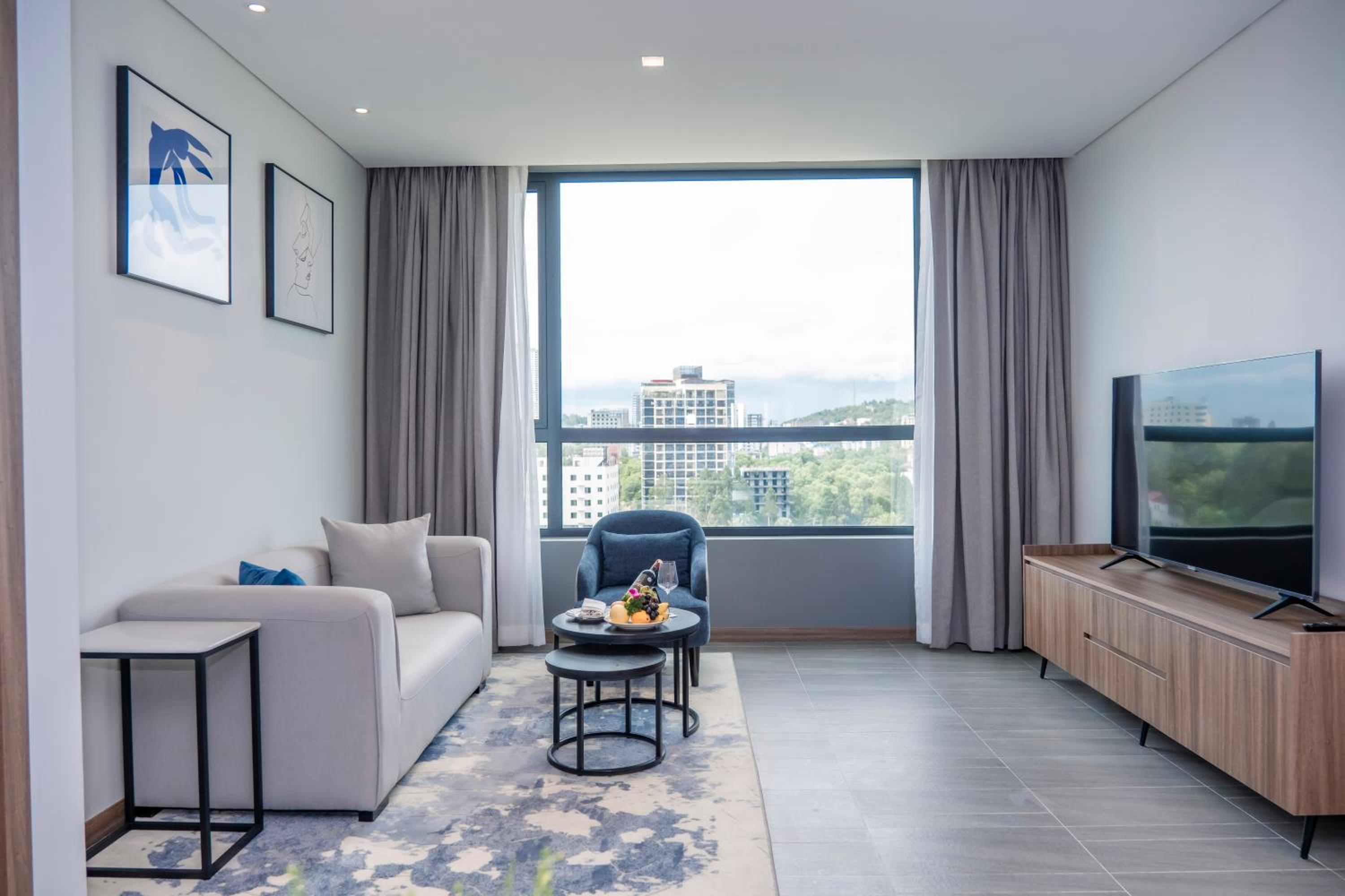 Suite - Photo 3