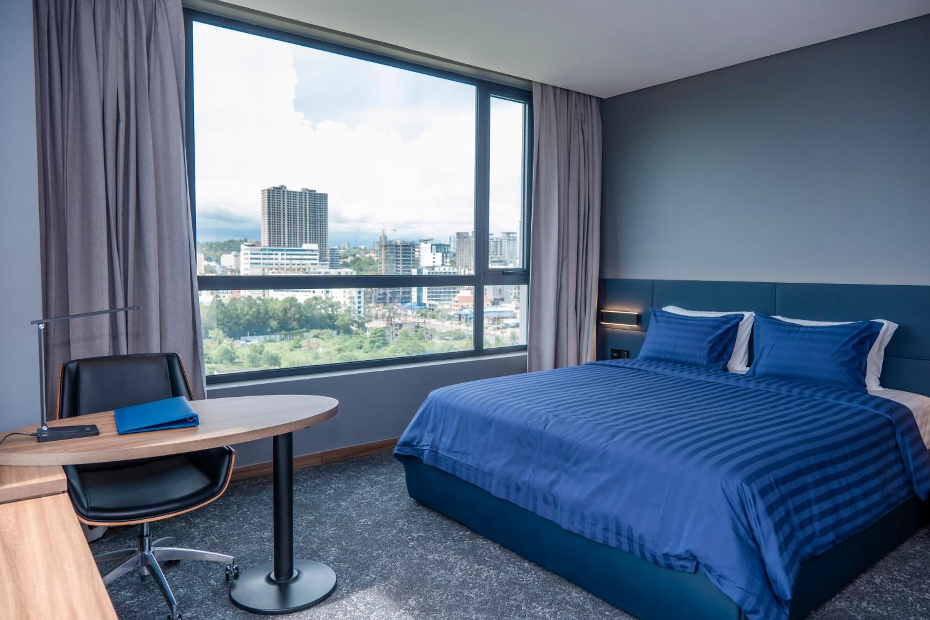 Suite - Photo 2