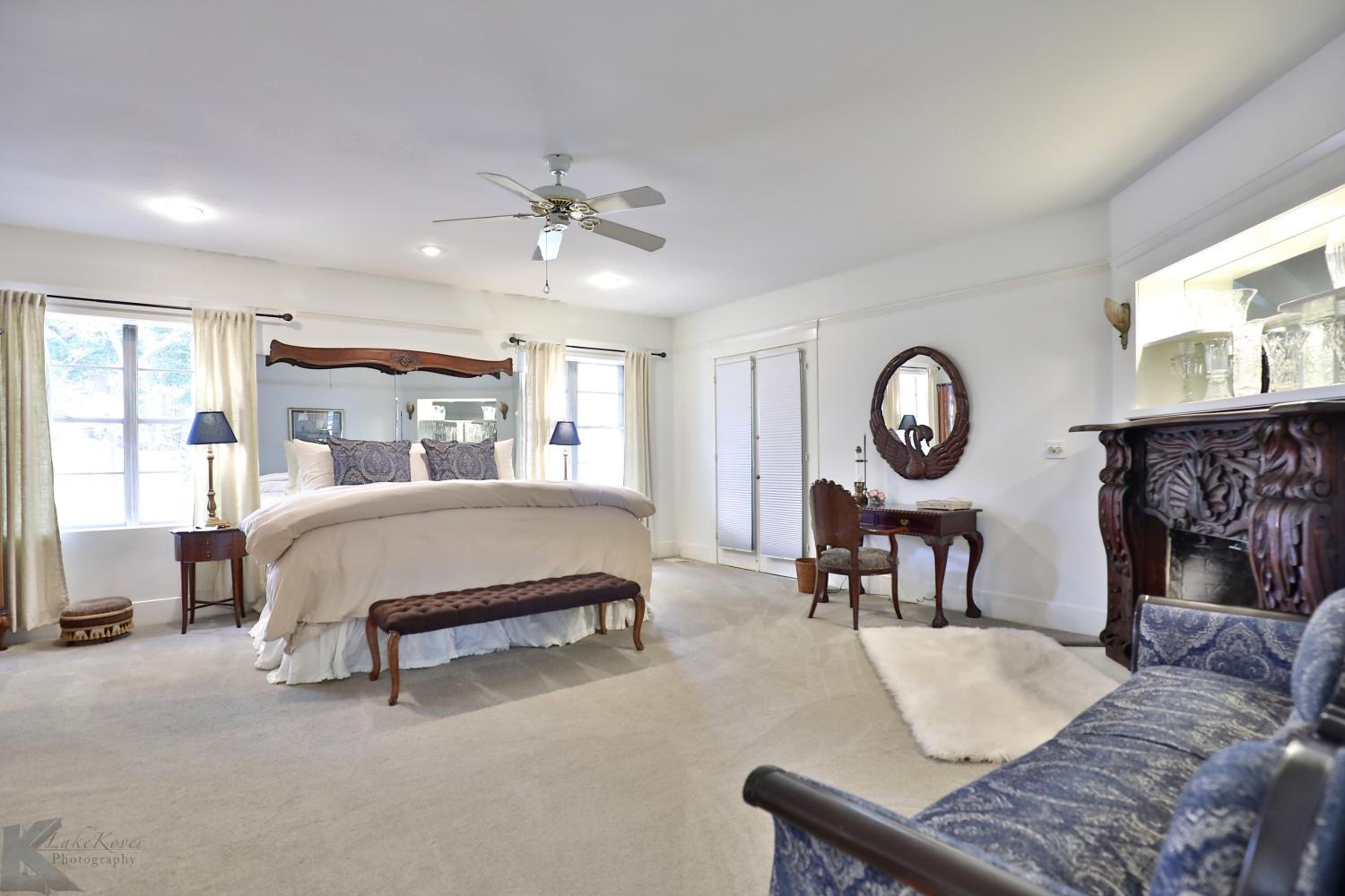 Deluxe King Room photo 3