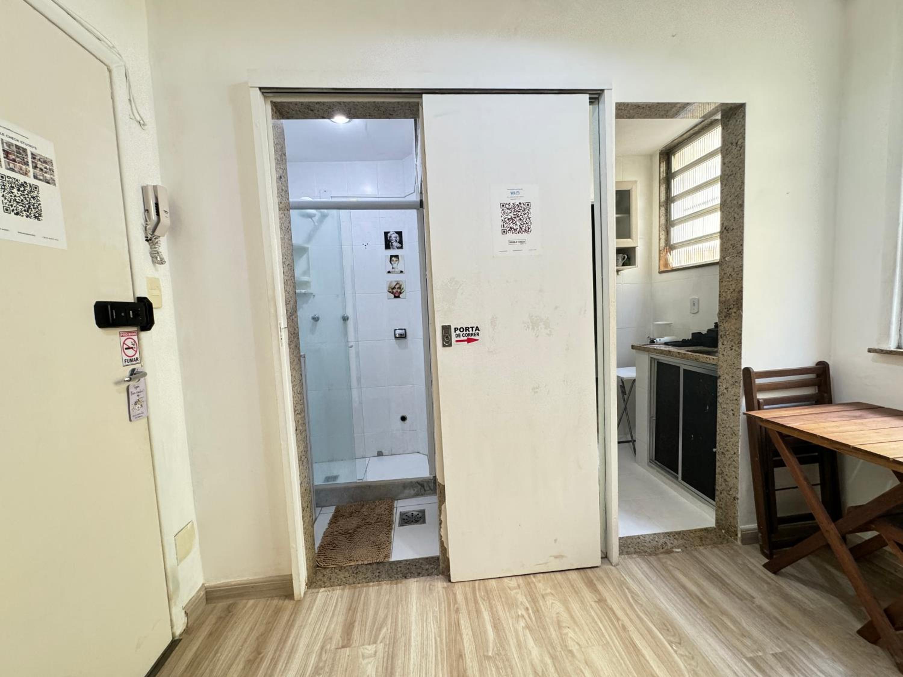 Studio Apartment - Photo 29