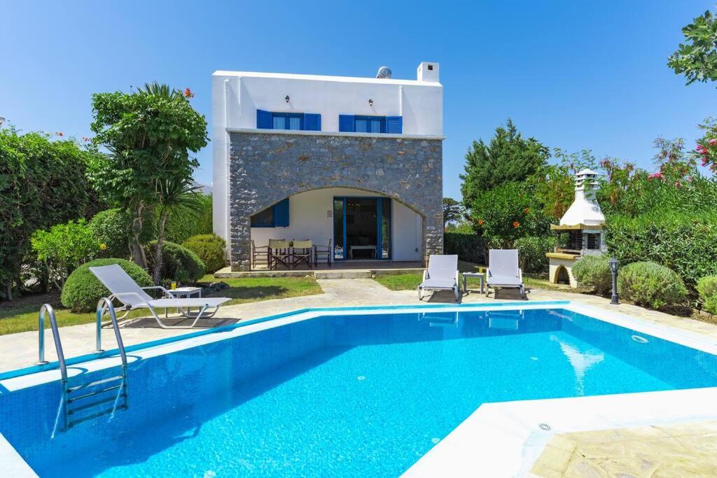 Three-Bedroom Villa photo 2