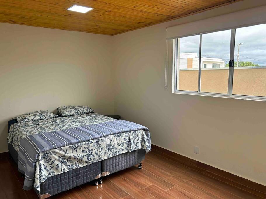 Five-Bedroom House photo 1