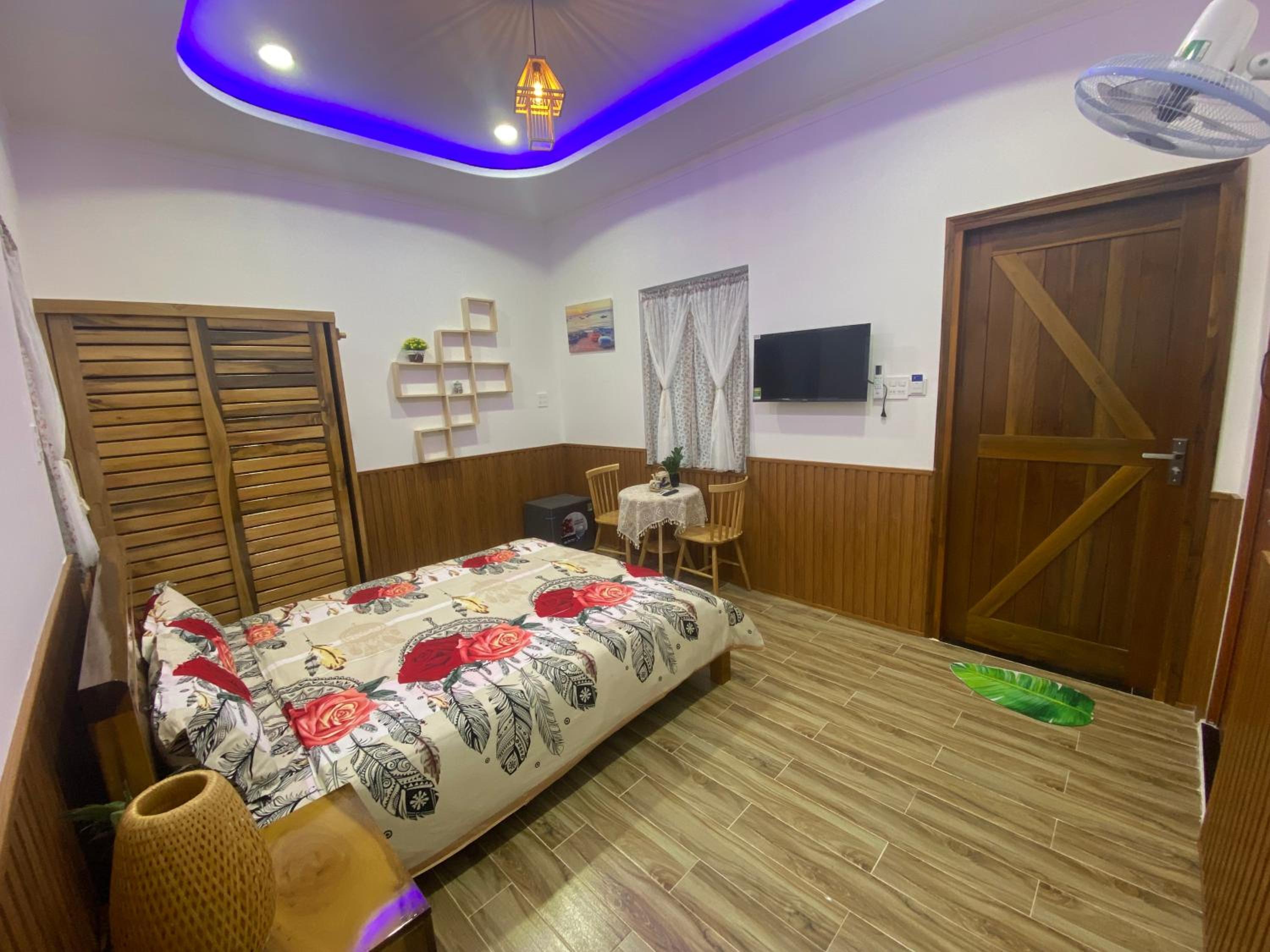 Deluxe Room (2 Adults + 1 Child)