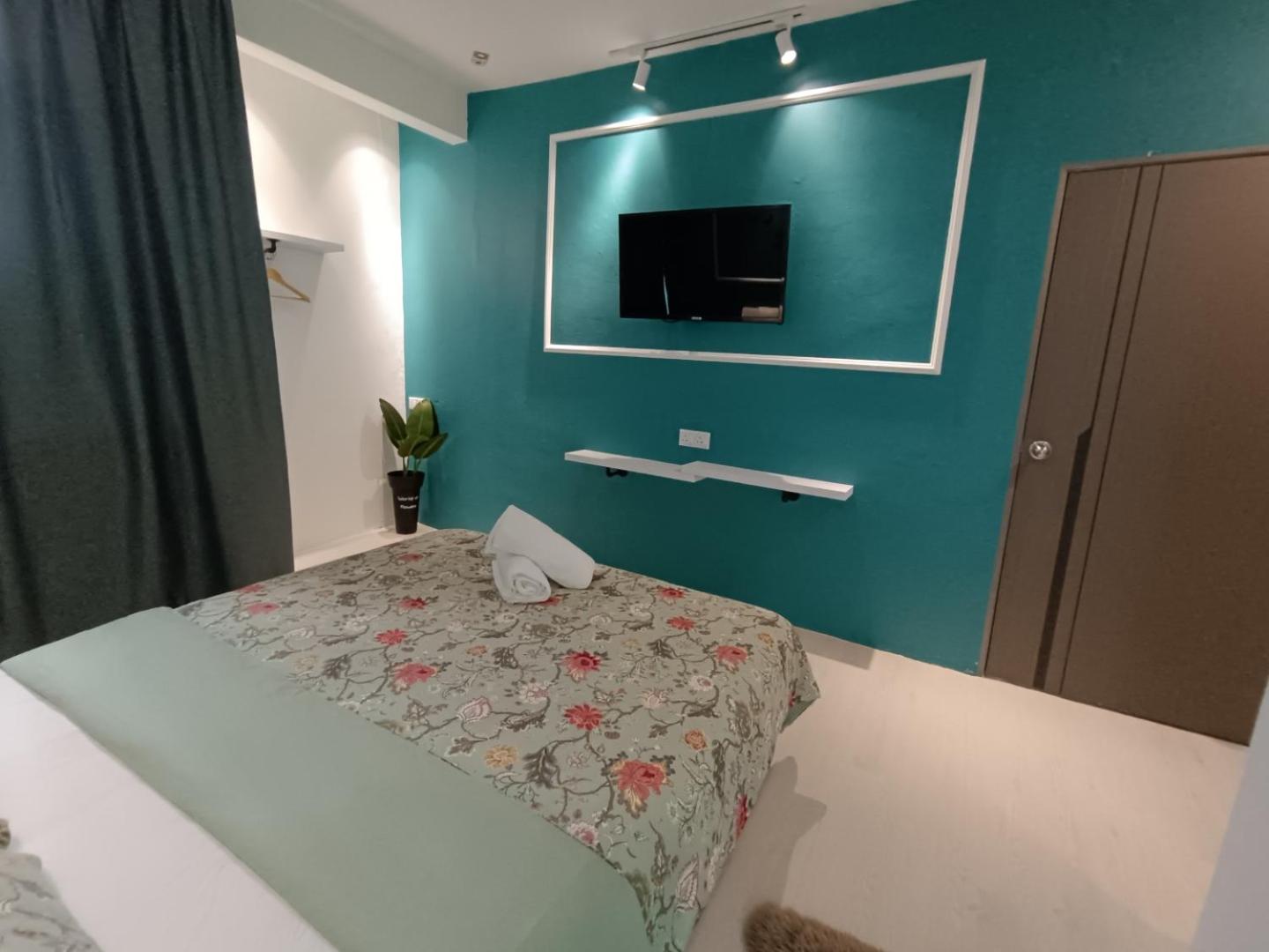 Deluxe Room (2 Adults + 1 Child) photo 2