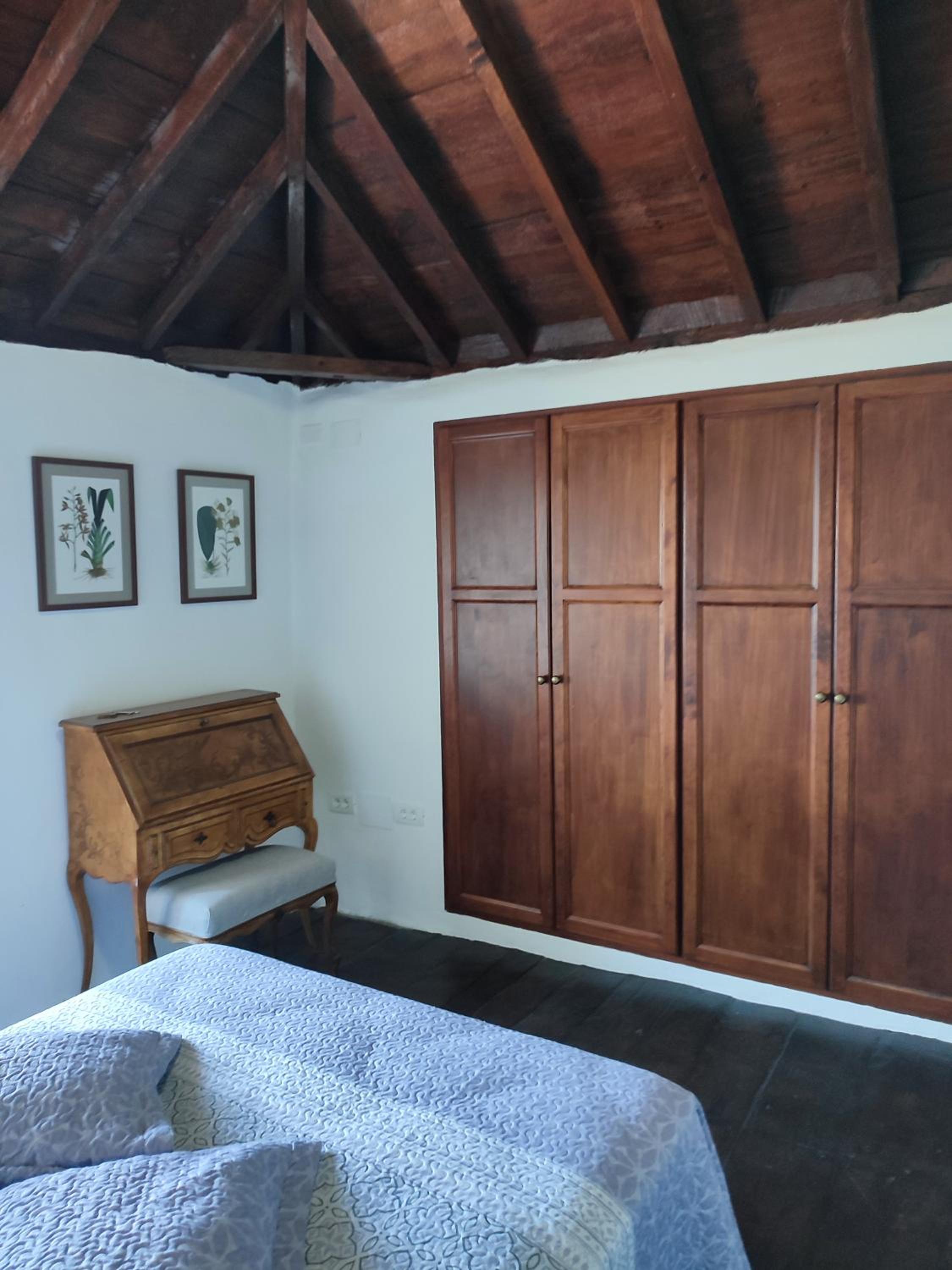 Casa de cuatro habitaciones