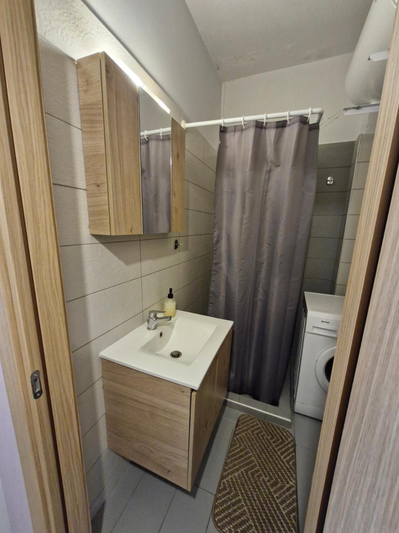 One-Bedroom Apartment photo 3