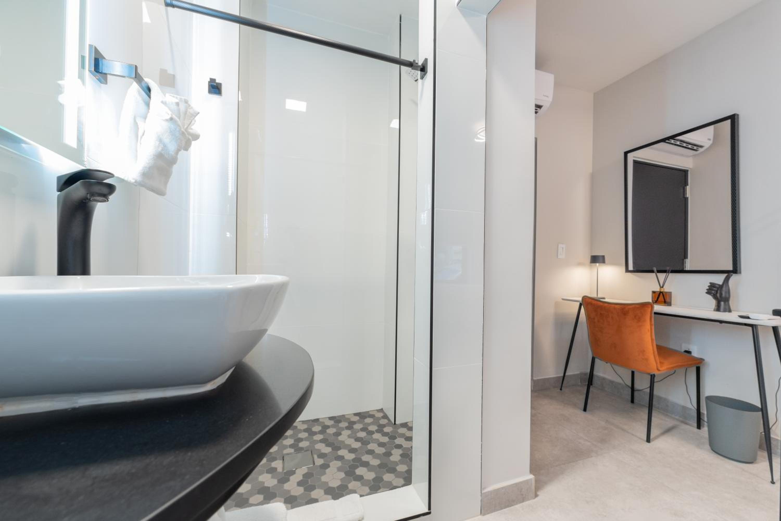 One-Bedroom Suite photo 2