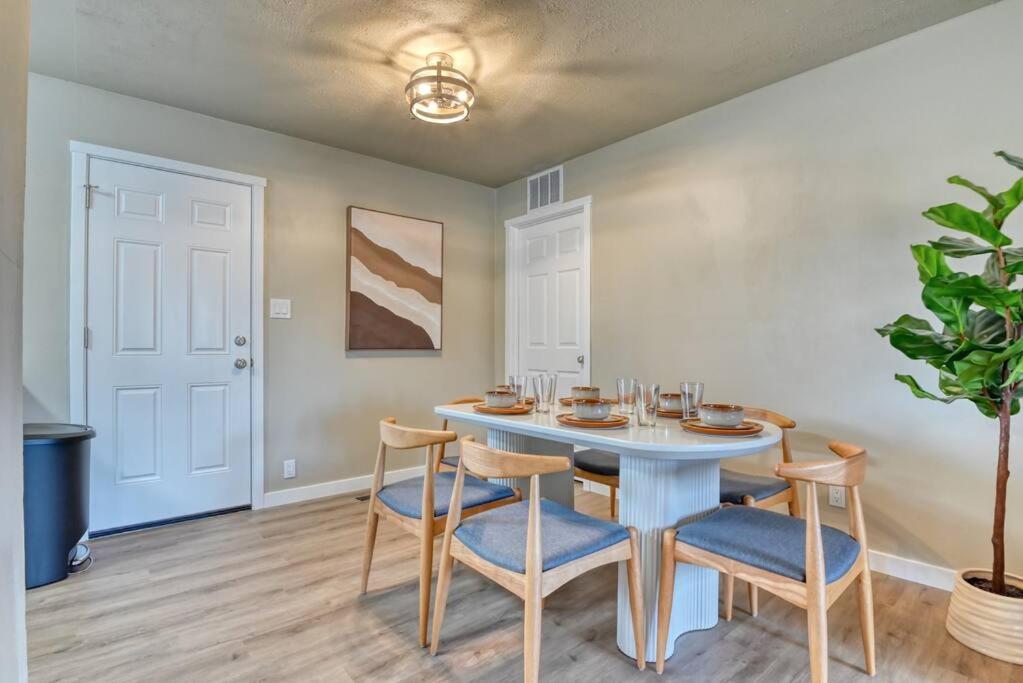 Three-Bedroom House photo 2