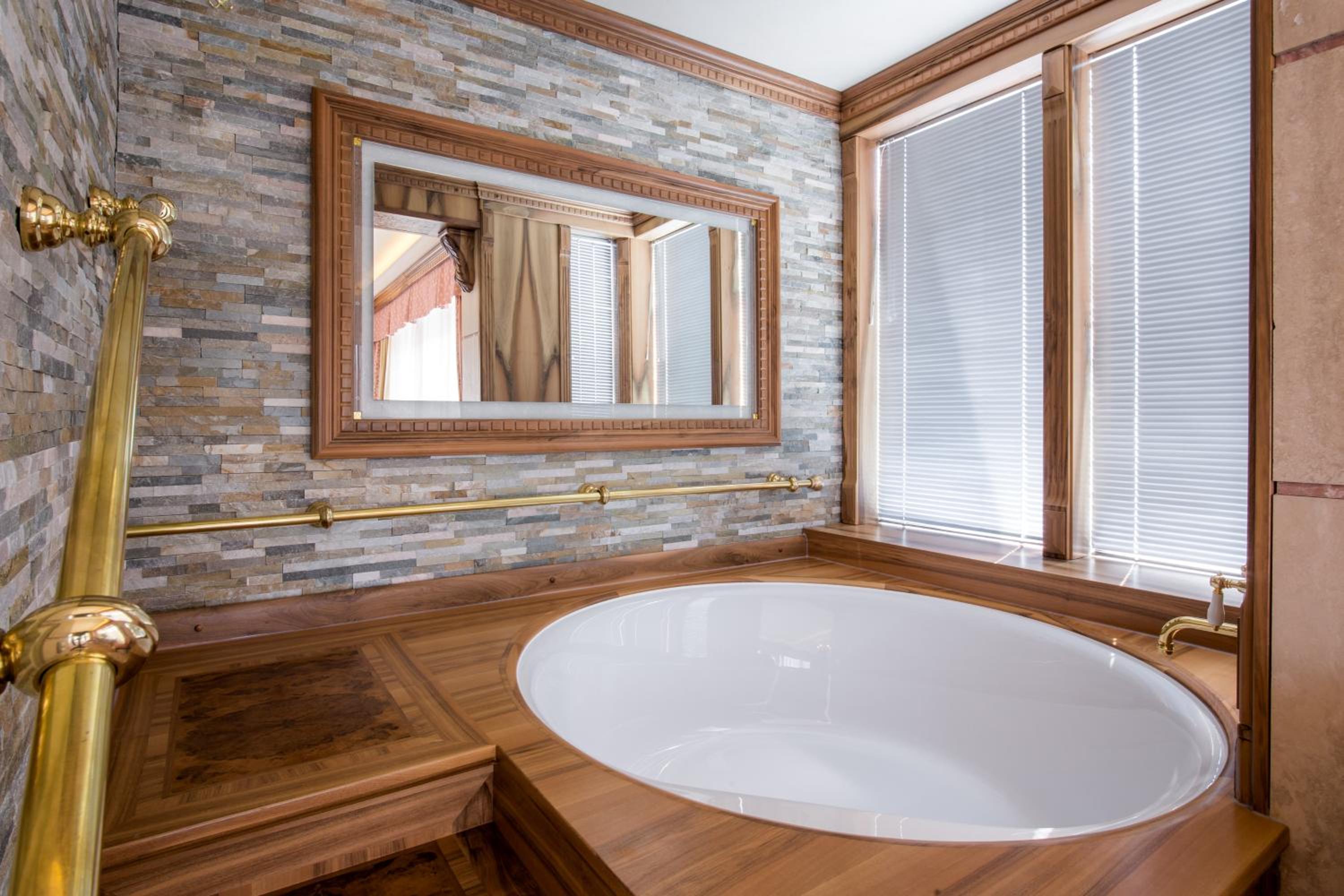 Luxury Double Room with Hot Tub - Photo 3