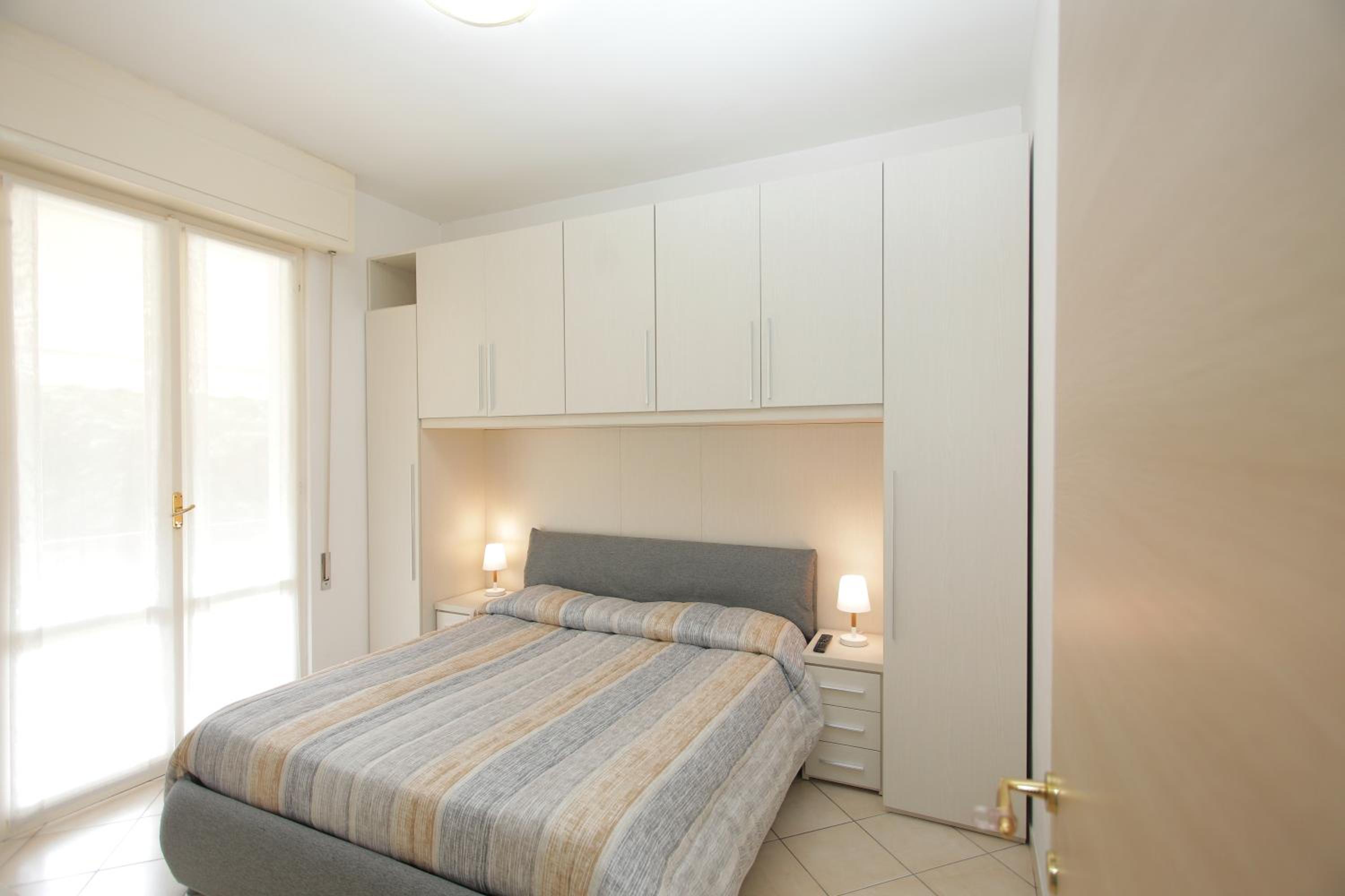 One-Bedroom Apartment photo 3