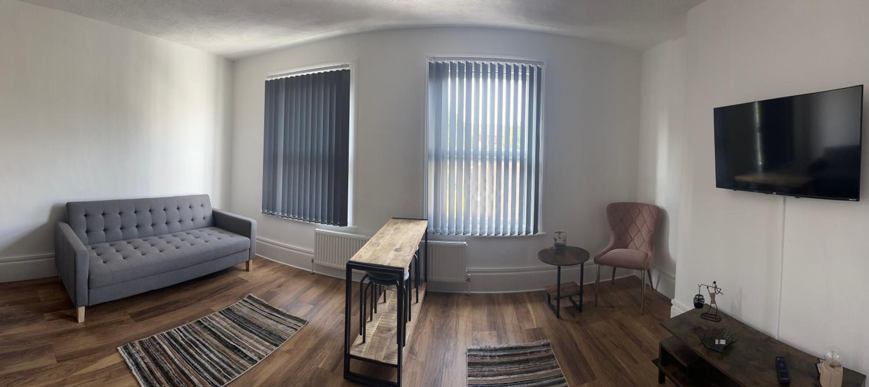 One-Bedroom Apartment photo 1